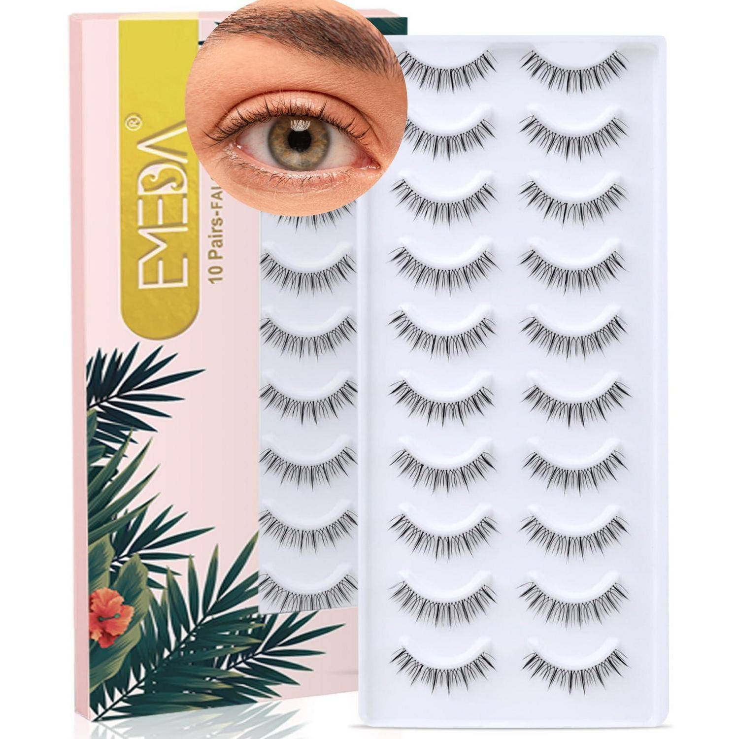 Packung mit EYESY künstlichen Wimpern mit 10 Paaren von federleichten schwarzen Kunstwimpern, dargestellt neben einer Nahaufnahme eines Auges, das sie trägt.