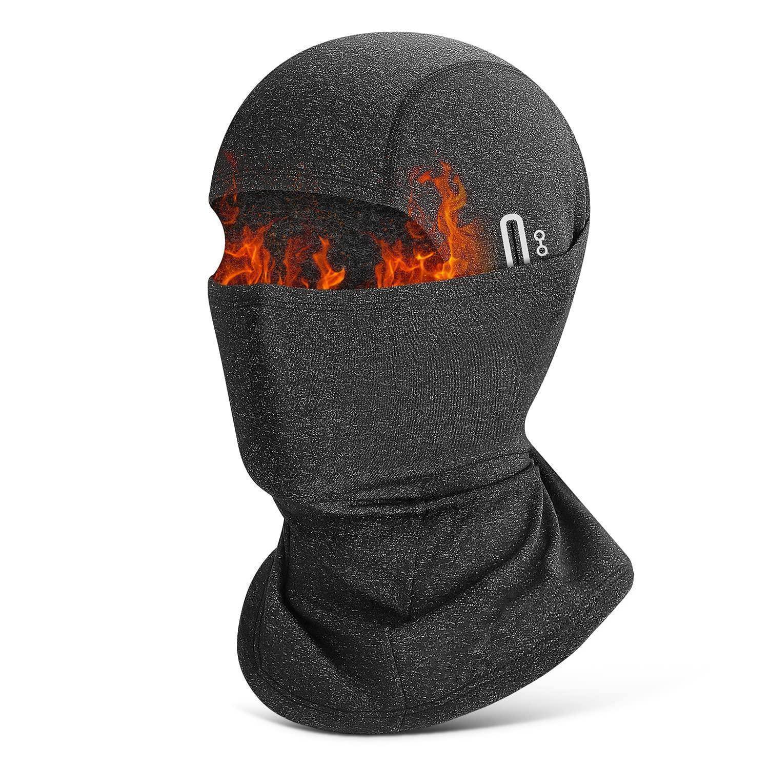 Schwarze flammenbeständige Sturmhaube mit orangefarbenem Flammen-Grafikdruck über der Augenschlitzöffnung.