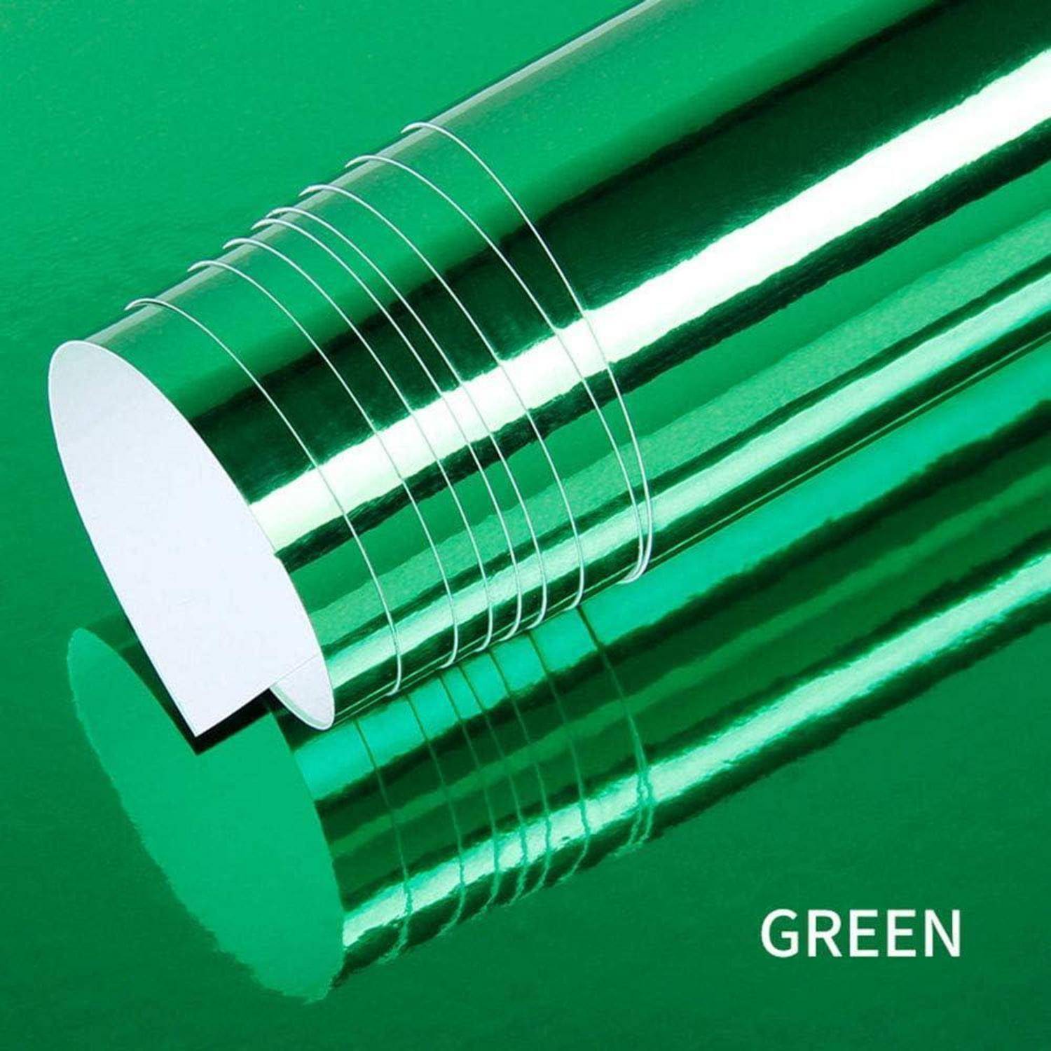 Glänzende metallische grüne zylindrische Materialrolle mit der Aufschrift „GREEN" auf grünem Hintergrund.