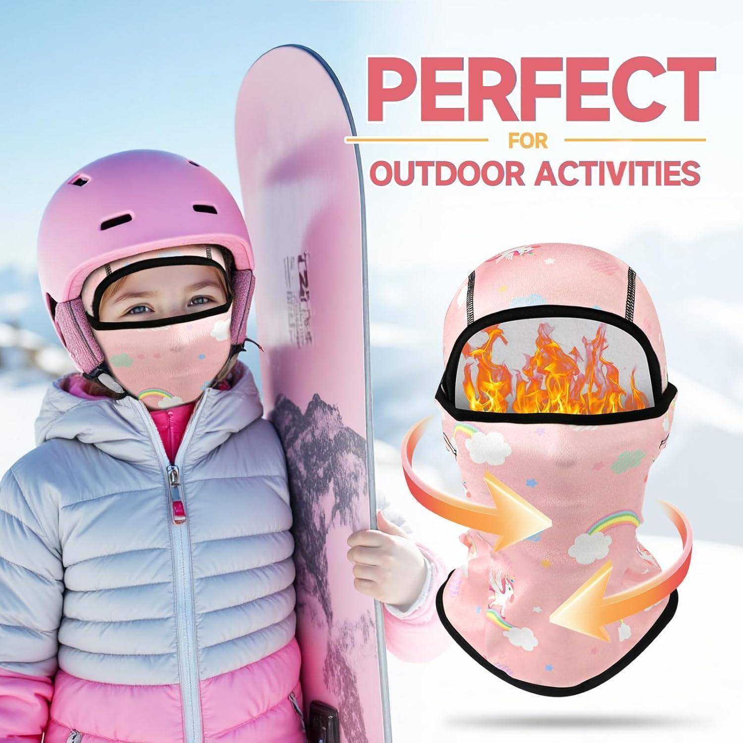 Anzeige mit einem Kind in einem rosa Skihelm und einer Gesichtsmaske neben einem rosa Snowboard, mit einer Produktabbildung und dem Text „PERFEKT FÜR OUTDOOR-AKTIVITÄTEN".