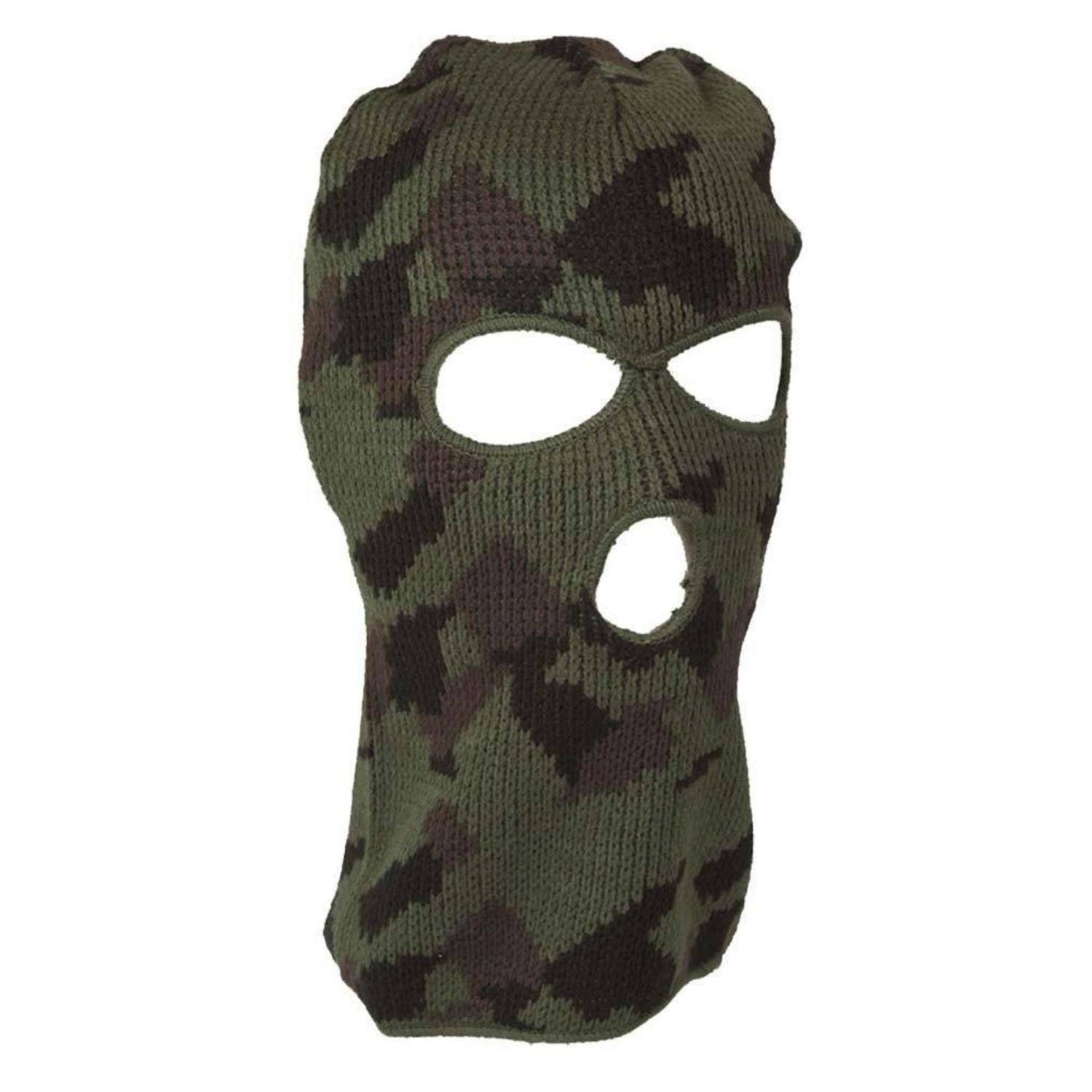 Strickmütze mit Tarnmuster und Öffnungen für Augen und Mund, gezeigt auf einfachem weißem Hintergrund.