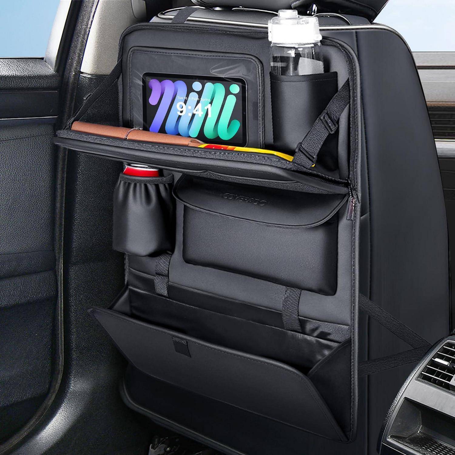 Autositz-Organizer für die Rückbank mit Tablet-Halter, Getränk- und Flaschenhaltern sowie Aufbewahrungsfächern, der an der Rückseite des Vordersitzes hängbar ist.