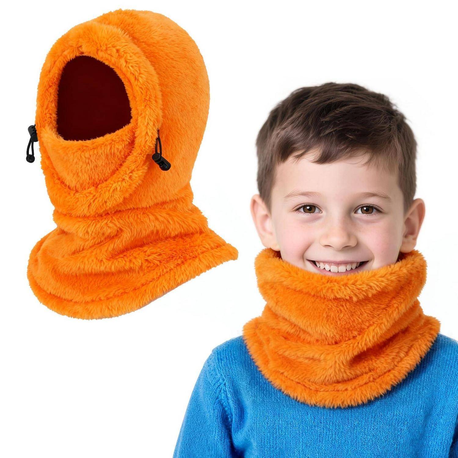 Junge trägt einen orangen Fleece-Halswärmer; die Einfügung zeigt die passende orange Sturmhaube mit Kapuze.