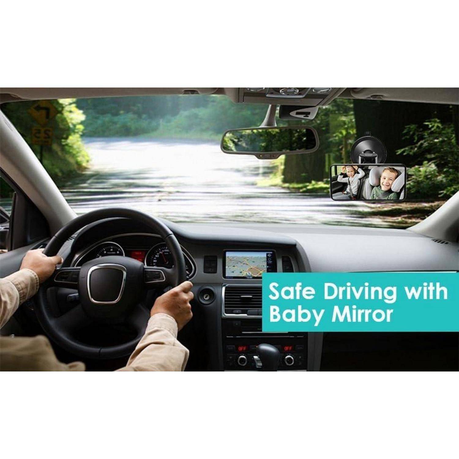 Autoinnenraum mit Fahrer auf einer Straße, mit einem rückwärts gerichteten Babyspiegel, der ein Kind zeigt, und dem Text „Sicheres Fahren mit Babyspiegel