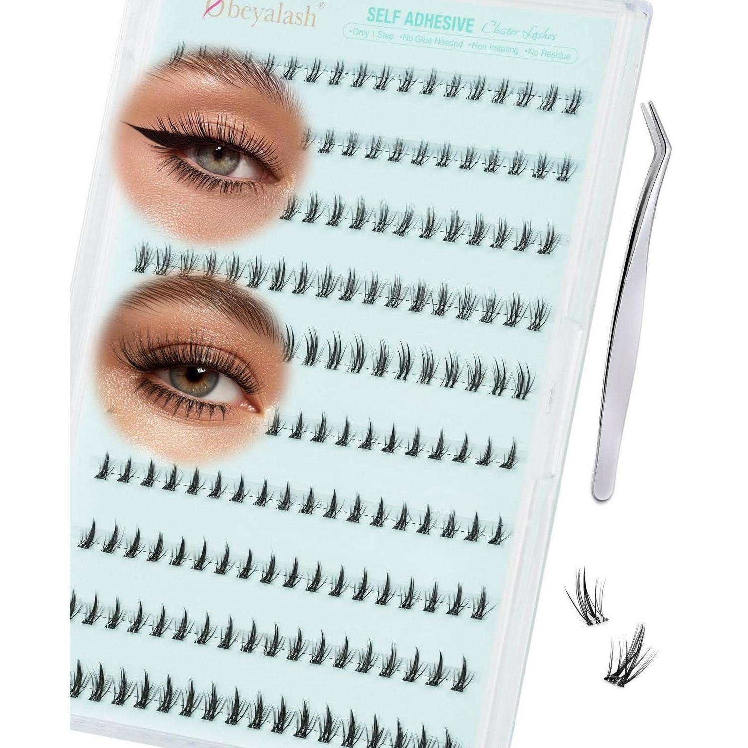 Nahaufnahme eines selbstklebenden Wimpernverlängerungs-Tabletts mit mehreren Wimpernstilen, zwei Beispielaugen und einer Pinzette auf der Seite.