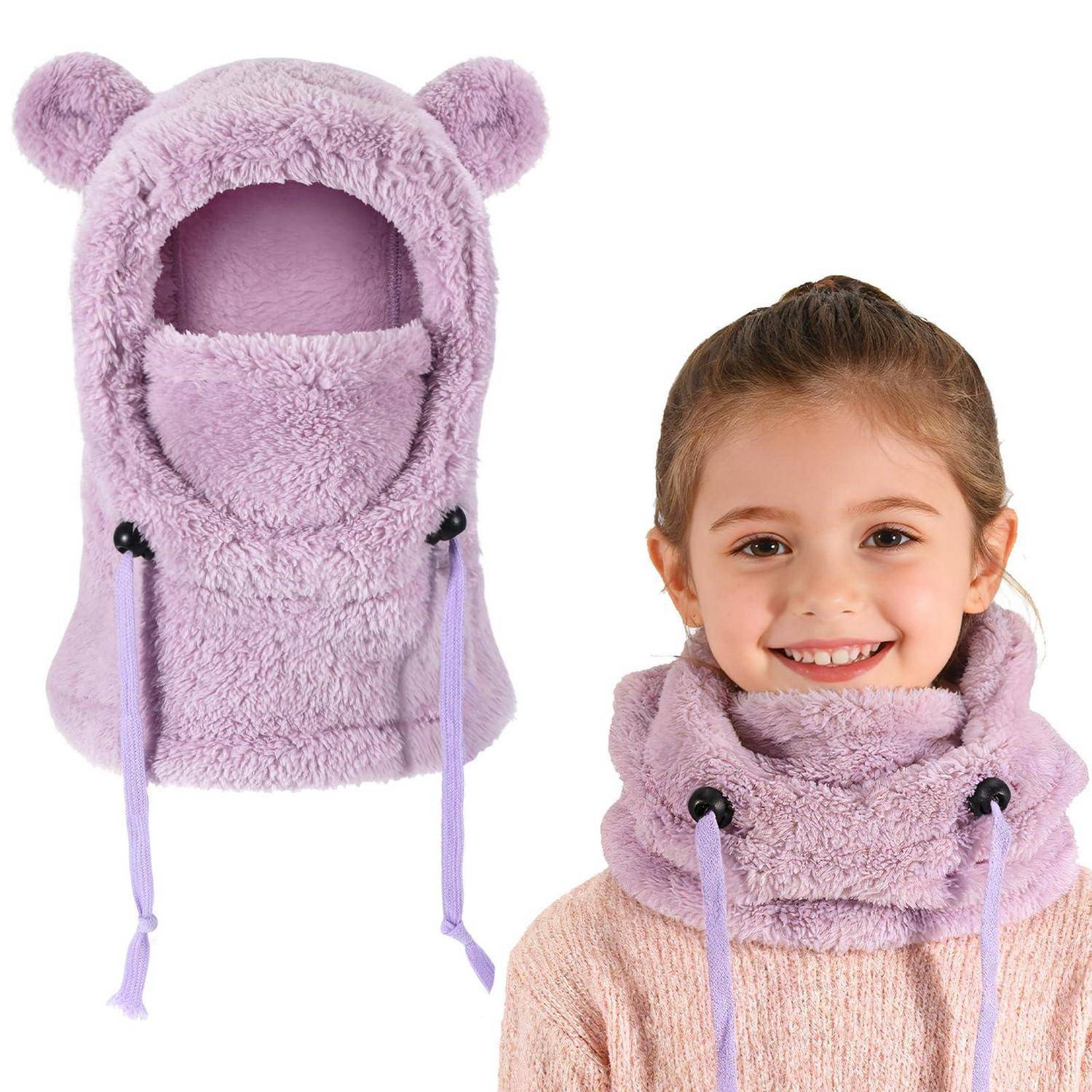 Violette flauschige Bärchen-Ohrenhaube und Nackenwärmer, die auf einem lächelnden Kind gezeigt werden, mit dem entsprechenden Produkt, das neben ihr auf weißem Hintergrund abgebildet ist.