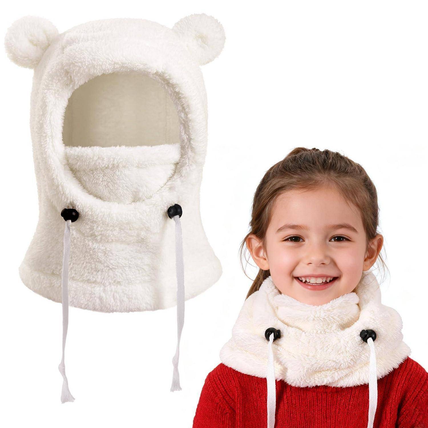 Weiße flauschige Bärenenohr-Kapuze und passender Nackenwärmer, getragen von einem lächelnden Kind in einem roten Pullover, neben dem Produkt auf weißem Hintergrund dargestellt.