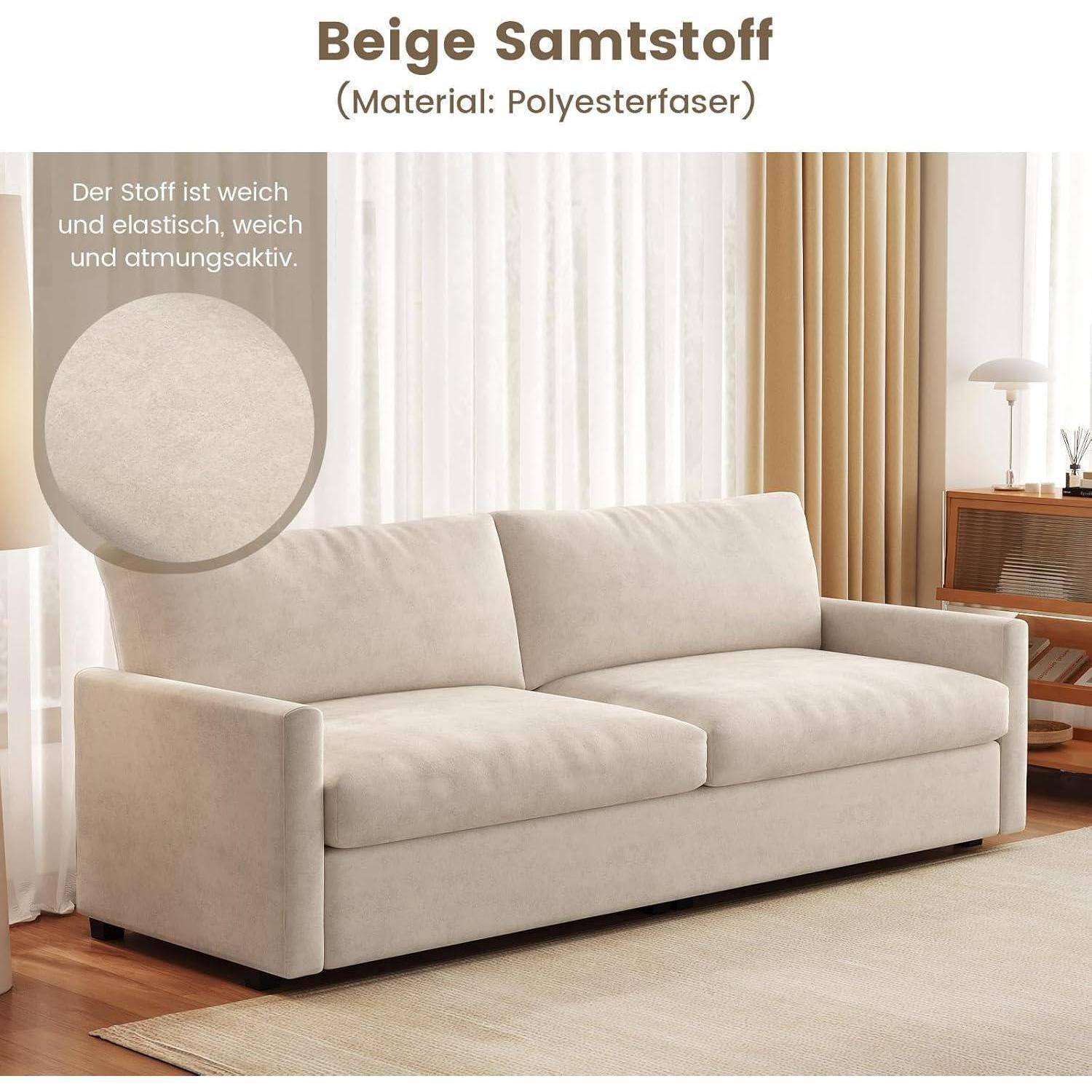 Beiges Samtsofa in einem Wohnzimmer; der Text sagt „Beige Samtstoff