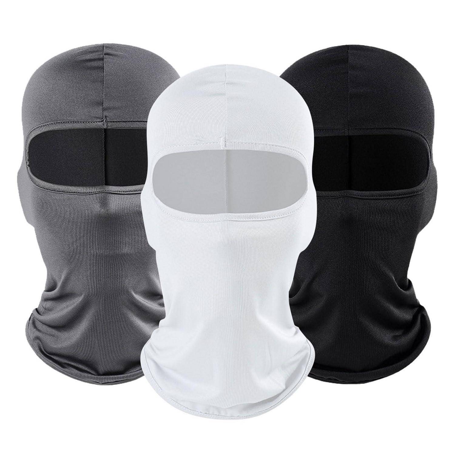 Drei Gesichtsbedeckungen im Balaclava-Stil in Grau, Weiß und Schwarz mit Augenlöchern, angezeigt auf weißem Hintergrund.