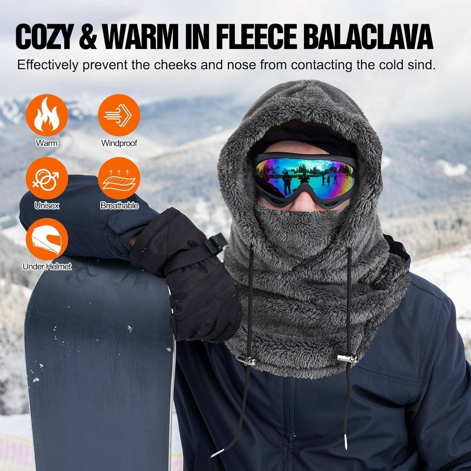 Person in einer Fleece-Sturmhaube, Schutzbrille und Winterjacke, die ein Snowboard in verschneiten Bergen hält, mit Text, der Wärmeschutz, Windschutz, Atmungsaktivität und Helmkompatibilität bewirbt.