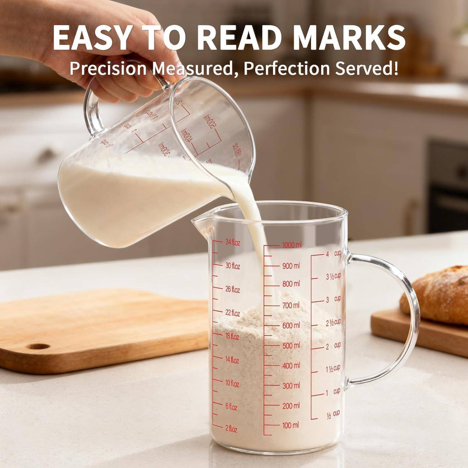 Messbecker mit leicht zu lesenden roten Markierungen und dem Slogan „EASY TO READ MARKS