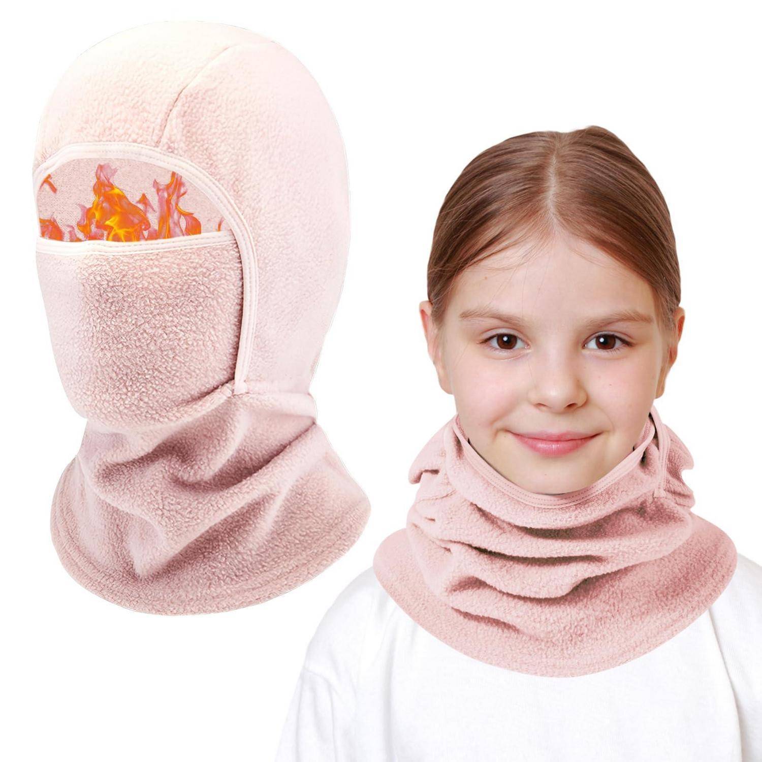 Mädchen, das eine rosa Fleece-Balaclava-Nachhalmwärmer trägt; Einsatz zeigt die Gesichtsabdeckung, die über Nase und Mund gezogen ist, mit einer klaren Augenöffnung.