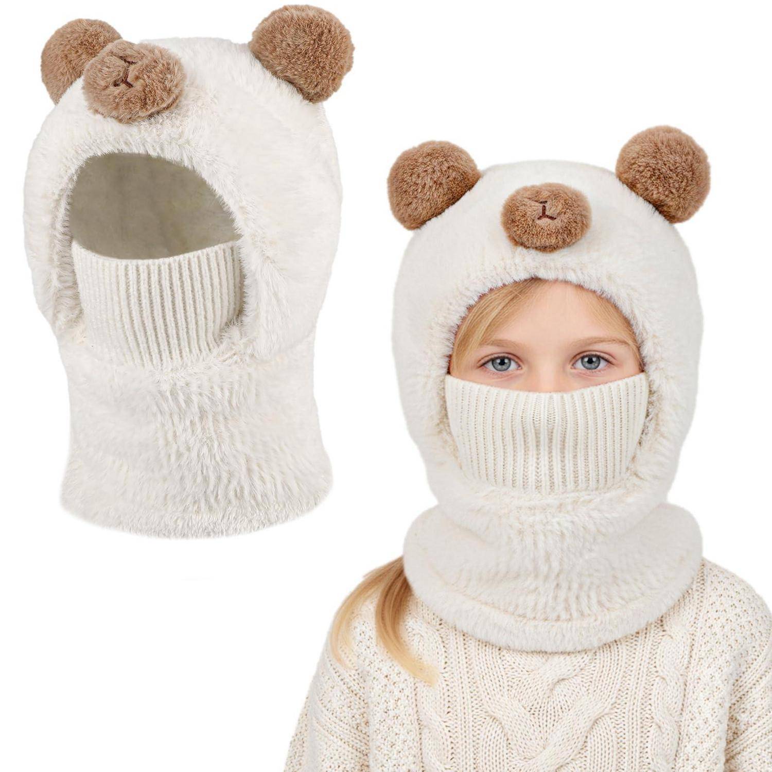 Weiße Teddybär-Mütze und Nackenw warmer mit Ohröffnungen, präsentiert an einem Kind, das die Wintergesicht-bedeckende Haube trägt.