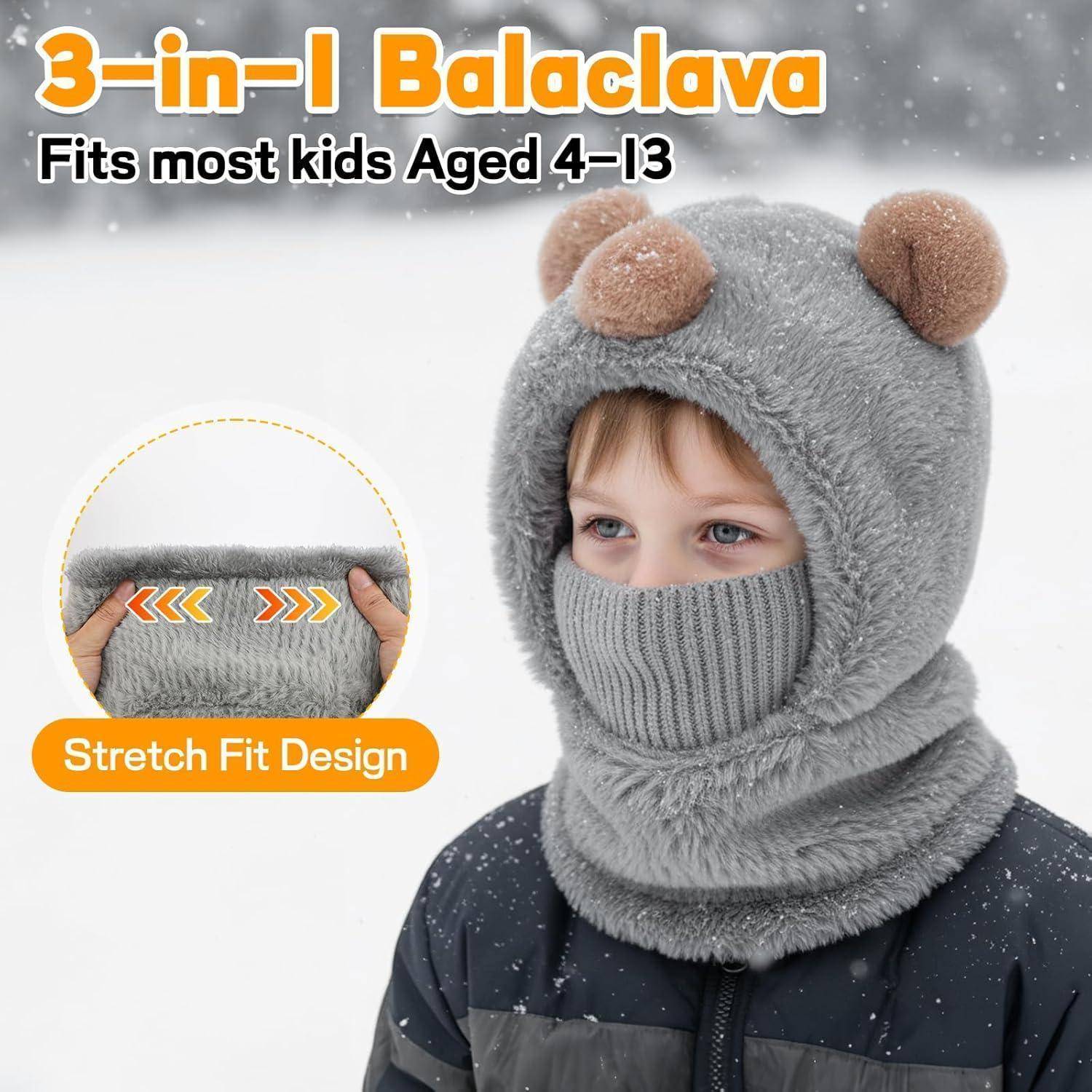 Kind trägt graues 3-in-1-Sturmhaube mit Bärenohren; der Text besagt, dass es für die meisten Kinder im Alter von 4-13 Jahren passt und ein Stretch-Fit-Design hat.