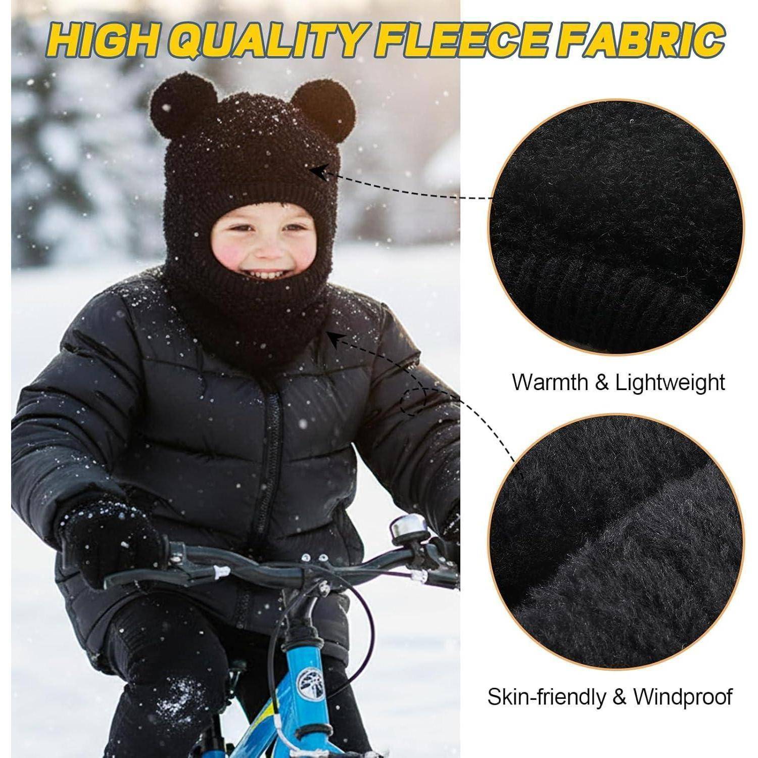 Kind fährt Fahrrad im Schnee und trägt eine schwarze Fleece-Bärenmütze; Produkthervorhebungen heben "Wärme & Leicht"" und ""Hautfreundlich & Winddicht"" hervor.