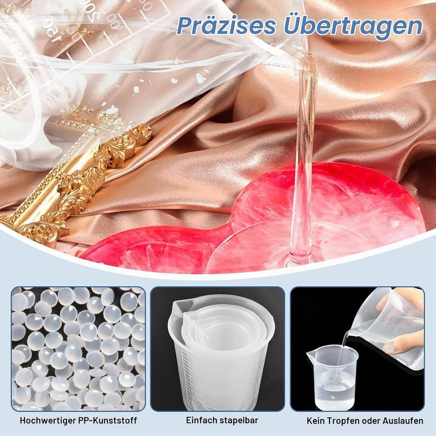 Werbegrafik für einen transparenten Ausgießbecher: Flüssigkeit wird in eine herzförmige rote Schüssel gegossen, mit Einsätzen, die PP-Kunststoffbecher, Stapelbarkeit und auslaufsicheres Ausgießen zeigen.