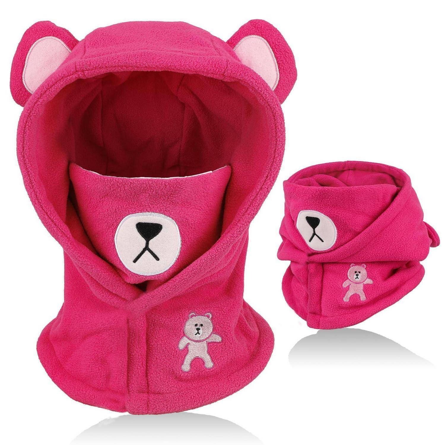 Rosa Kapuzen-Schal oder Gesichtsbedeckung mit Bärenmotiv, mit Ohren und Teddybär-Stickerei, gezeigt von vorne und in gefalteter Seitenansicht auf weißem Hintergrund.
