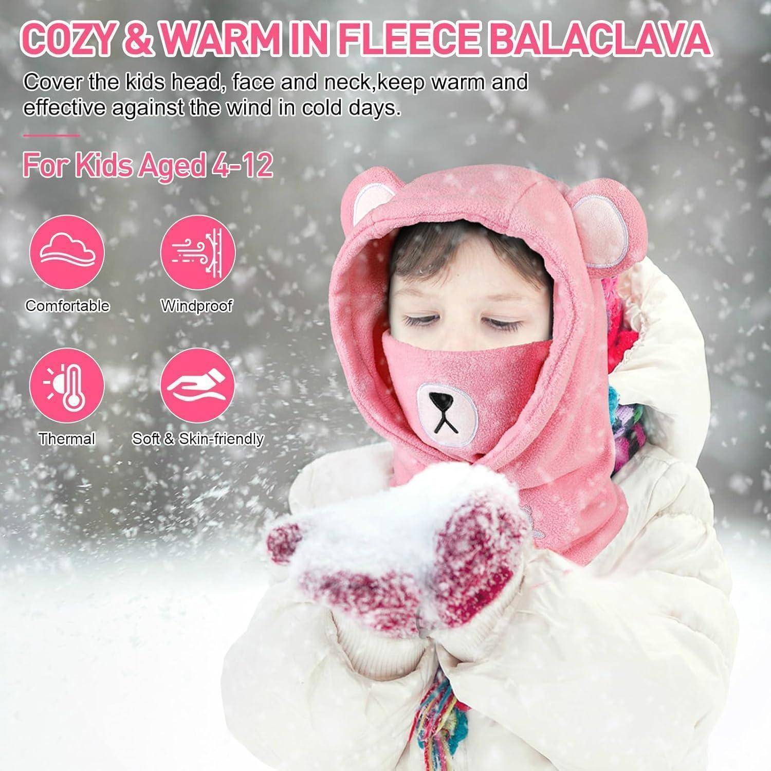 Werbebild eines Kindes in rosa Bärenmütze im Schnee, mit Text, der eine gemütliche, warme Gesichtsmaske für Kinder im Winter für Alter 4-12 bewirbt.