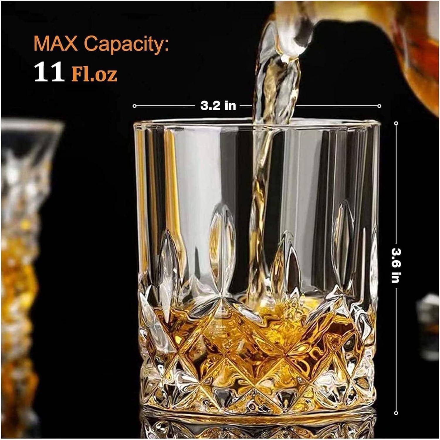 Kristallwhiskeyglas wird gefüllt, beschriftet mit „MAX Kapazität: 11 Fl.oz" mit Abmessungen von 3,2 Zoll Breite und 3,6 Zoll Höhe.