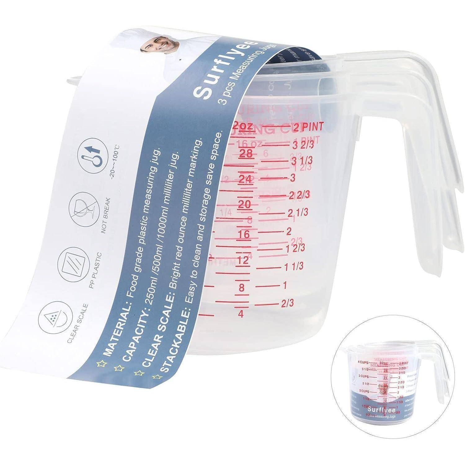 Transparentes Kunststoff-Messglas mit roten Messskalen und durchsichtigem Deckel, abgebildet mit Produktverpackung mit der Aufschrift „Surffee