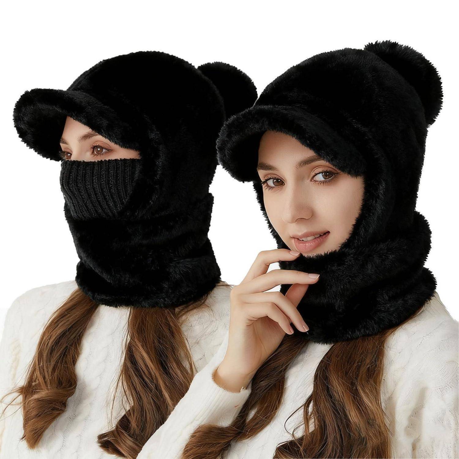 Zwei Frauen mit schwarzen pelzigen Wintermützen und passenden Gesichtsbedeckungen, die Kältewitterungsausrüstung vor weißem Hintergrund präsentieren.