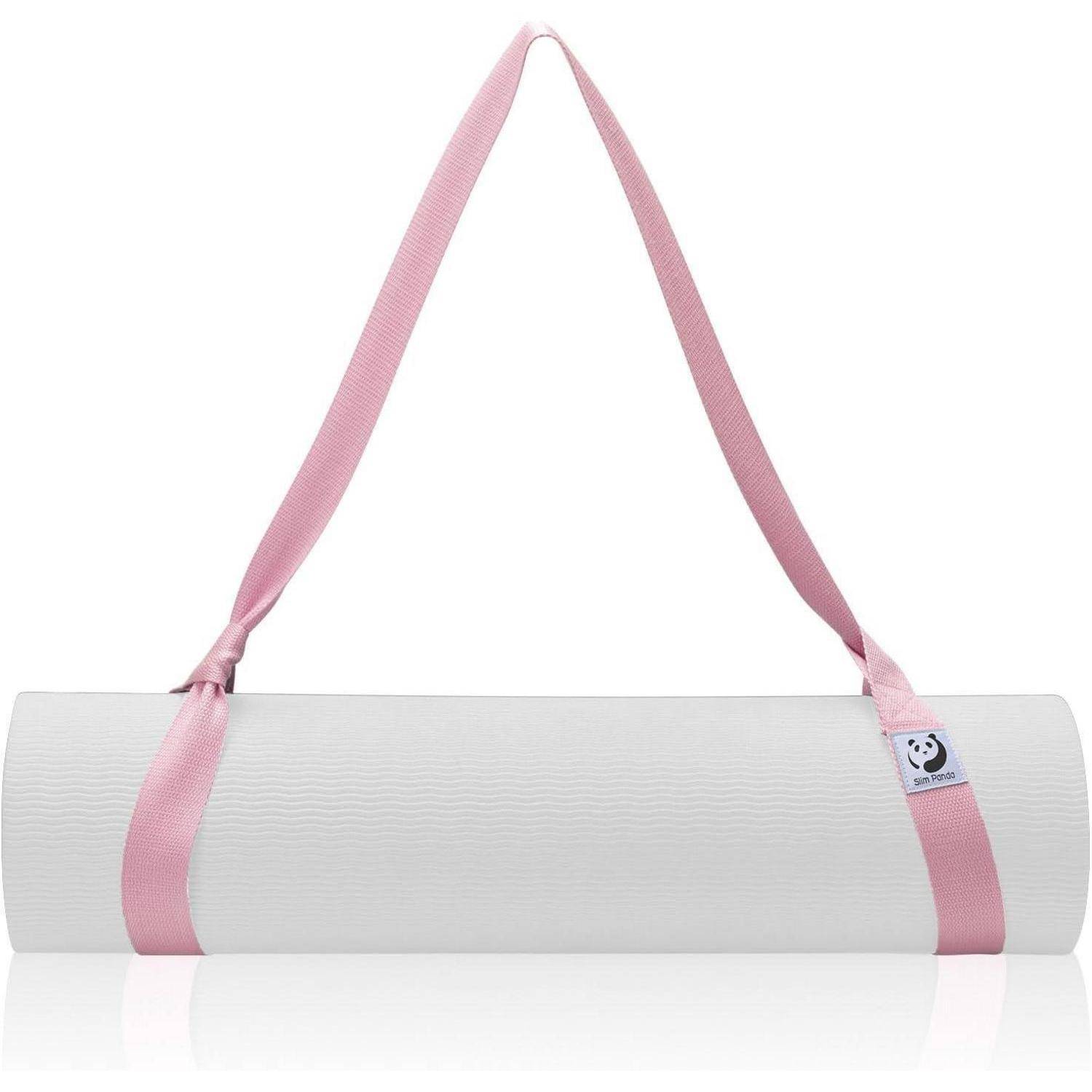 Weiße zusammengerollte Yogamatte mit rosa Schultergurt und Tragehenkel, dargestellt auf weißem Hintergrund.