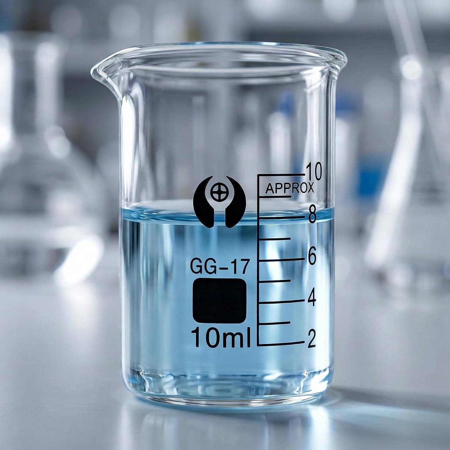 10-ml-Laborbecherglas teilweise mit blauer Flüssigkeit gefüllt, mit Messskala gekennzeichnet und dem Etikett „GG-17