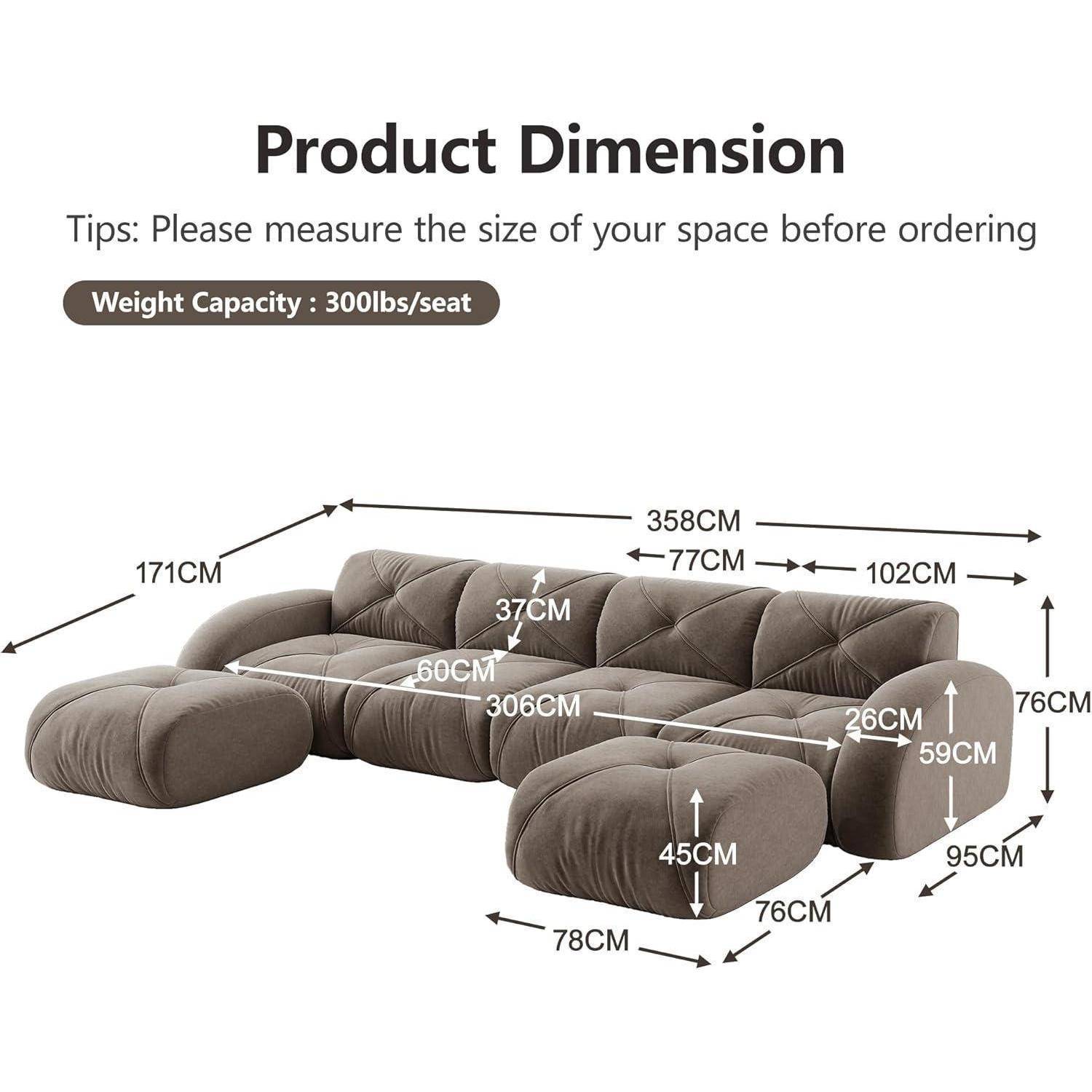 Produktdimensionsdiagramm für ein Ecksofa mit Chaiselongue und Sitzkissen, gekennzeichnet mit einer Gesamtbreite von 358 cm und einer Sitzgewichtskapazität von 300 lbs pro Sitz.