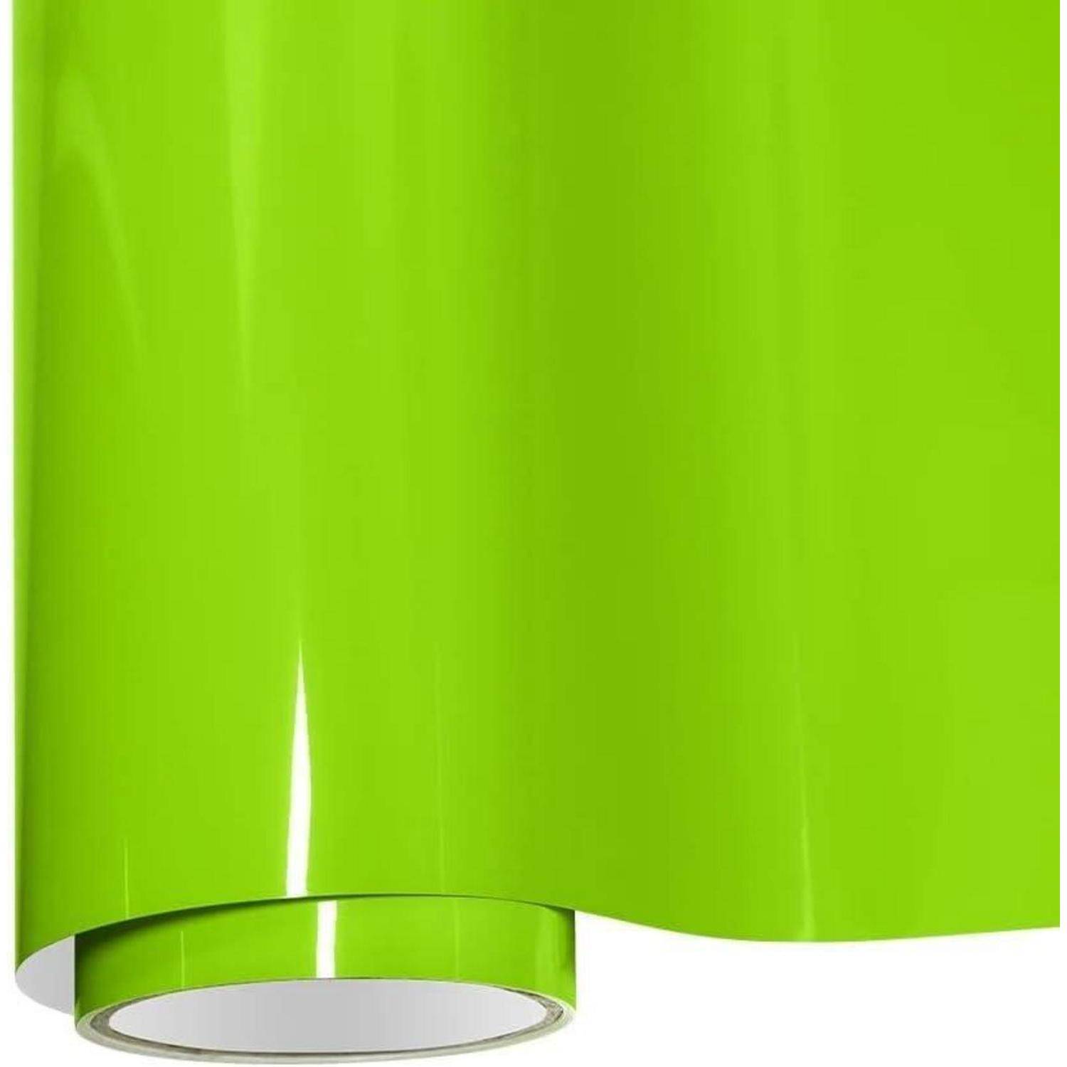 Hängende Pendelleuchte mit glänzend hellgrünem, zylindrischem Design und gekrümmter unterer Kante, dargestellt vor weißem Hintergrund.
