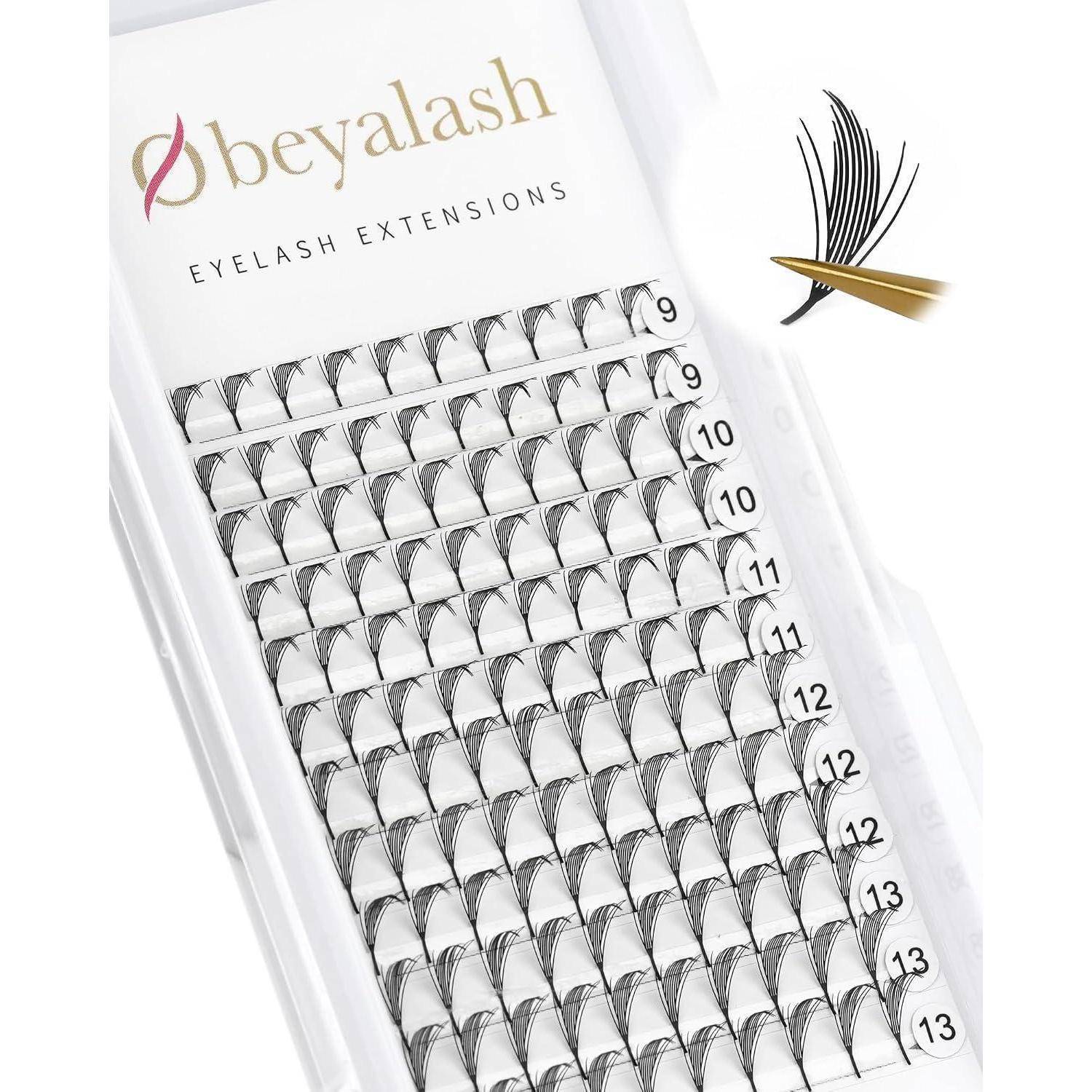 Beyalash-Wimpernverlängerungs-Tablett mit gemischten falschen Wimpernbüscheln, beschriftet nach Länge 9 bis 13, plus ein goldenes Pinzetten-Symbol auf der rechten Seite.