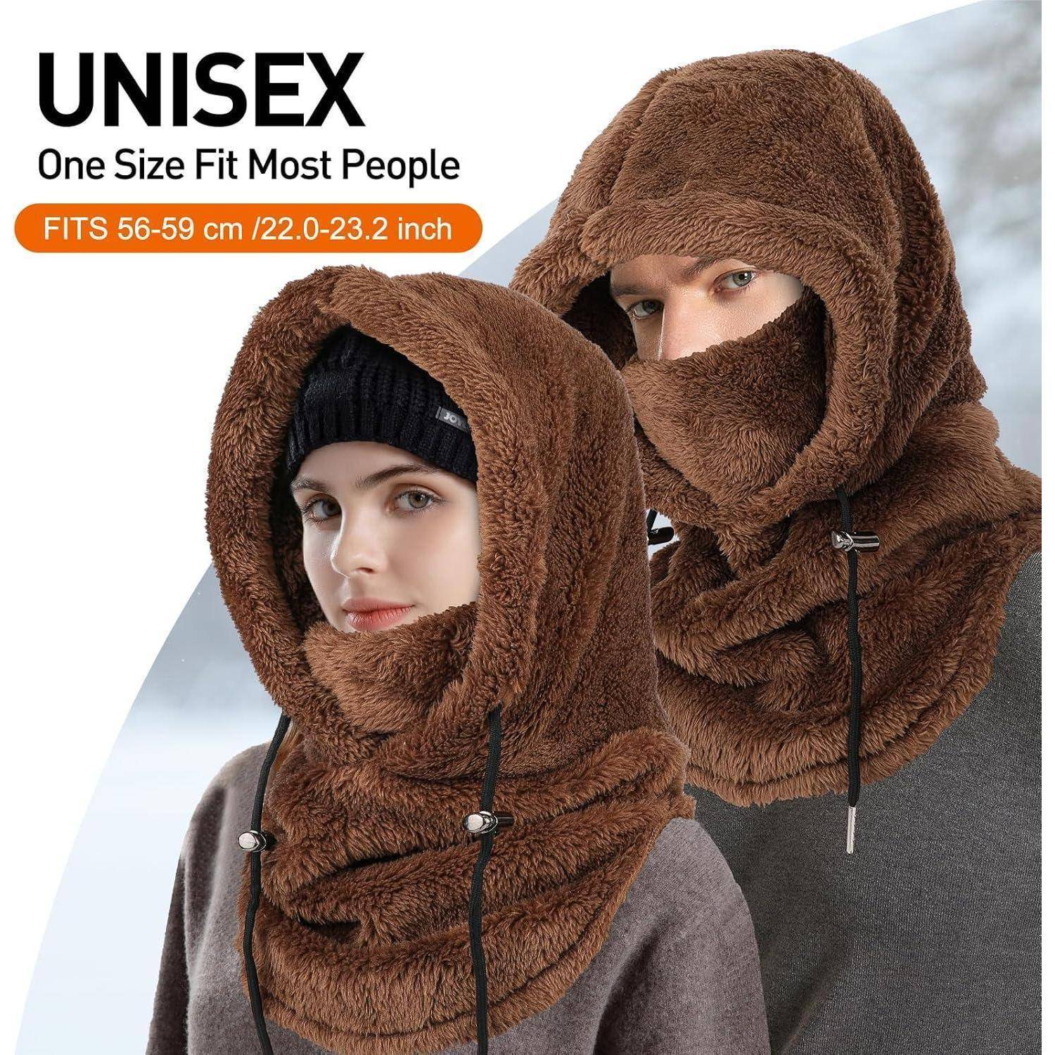 Zwei Modelle tragen eine braune flauschige unisex Kapuze und Gesichtsbedeckung; der Text besagt „UNISEX