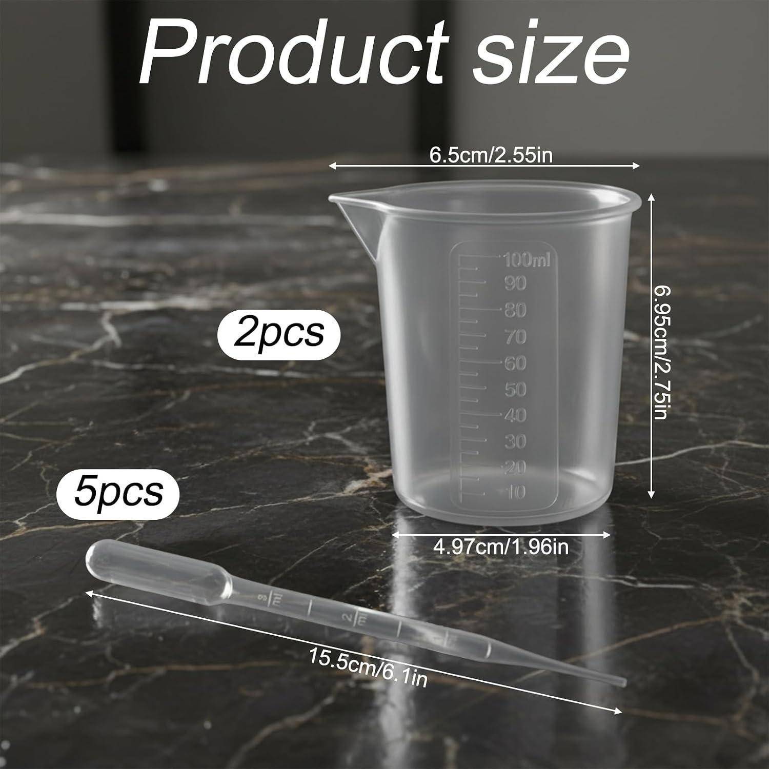 Produktgrößendiagramm mit einem 100-ml-Messbcher und einer Pipette; der Becher ist 6,5 cm breit und 6,95 cm hoch, die Pipette ist 15,5 cm lang, mit 2 Bechern und 5 Pipetten gekennzeichnet.