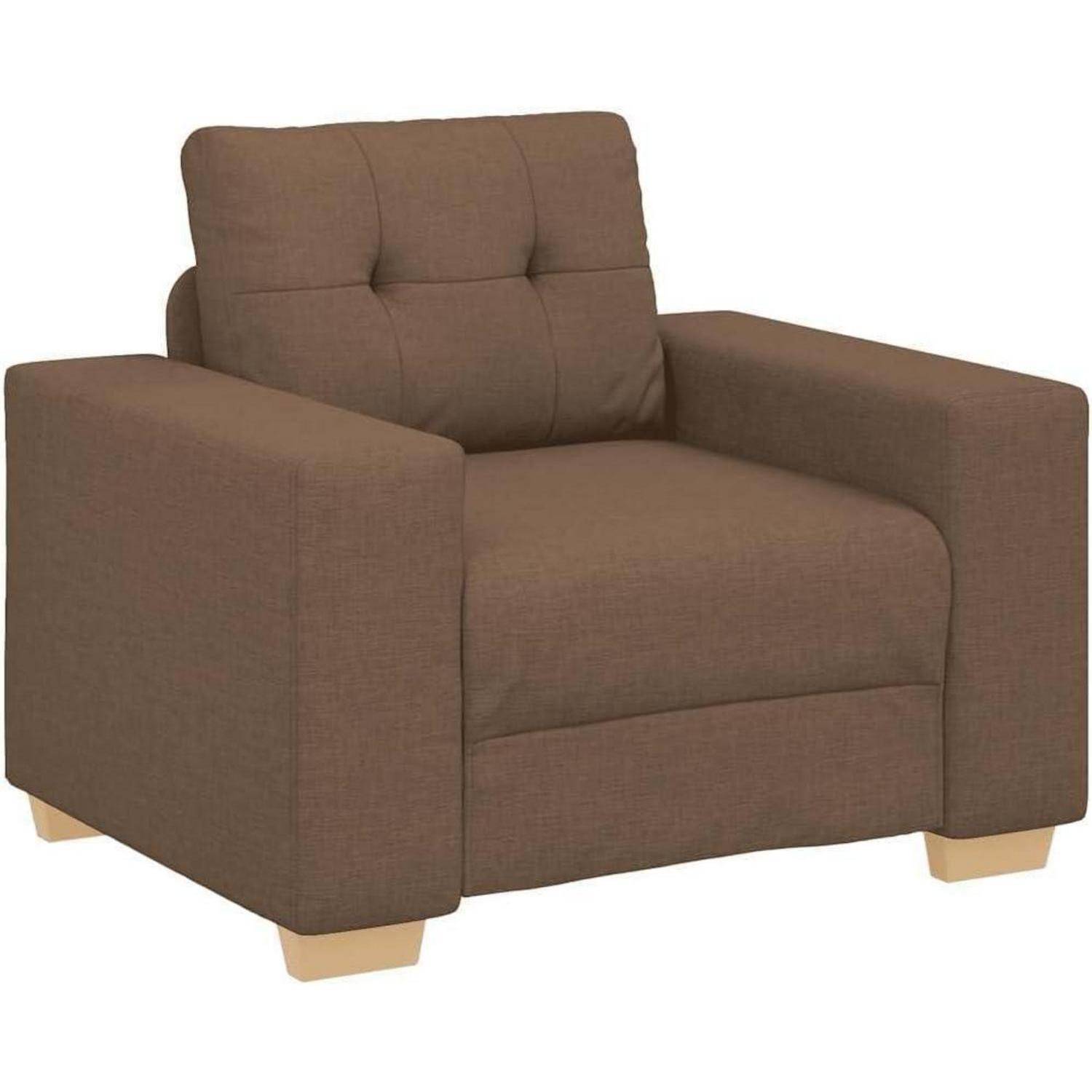 Braun gepolsterter Sessel mit breiten quadratischen Armlehnen, gestepptem Rückenkissen und hellen Holzbeinen auf weißem Hintergrund.