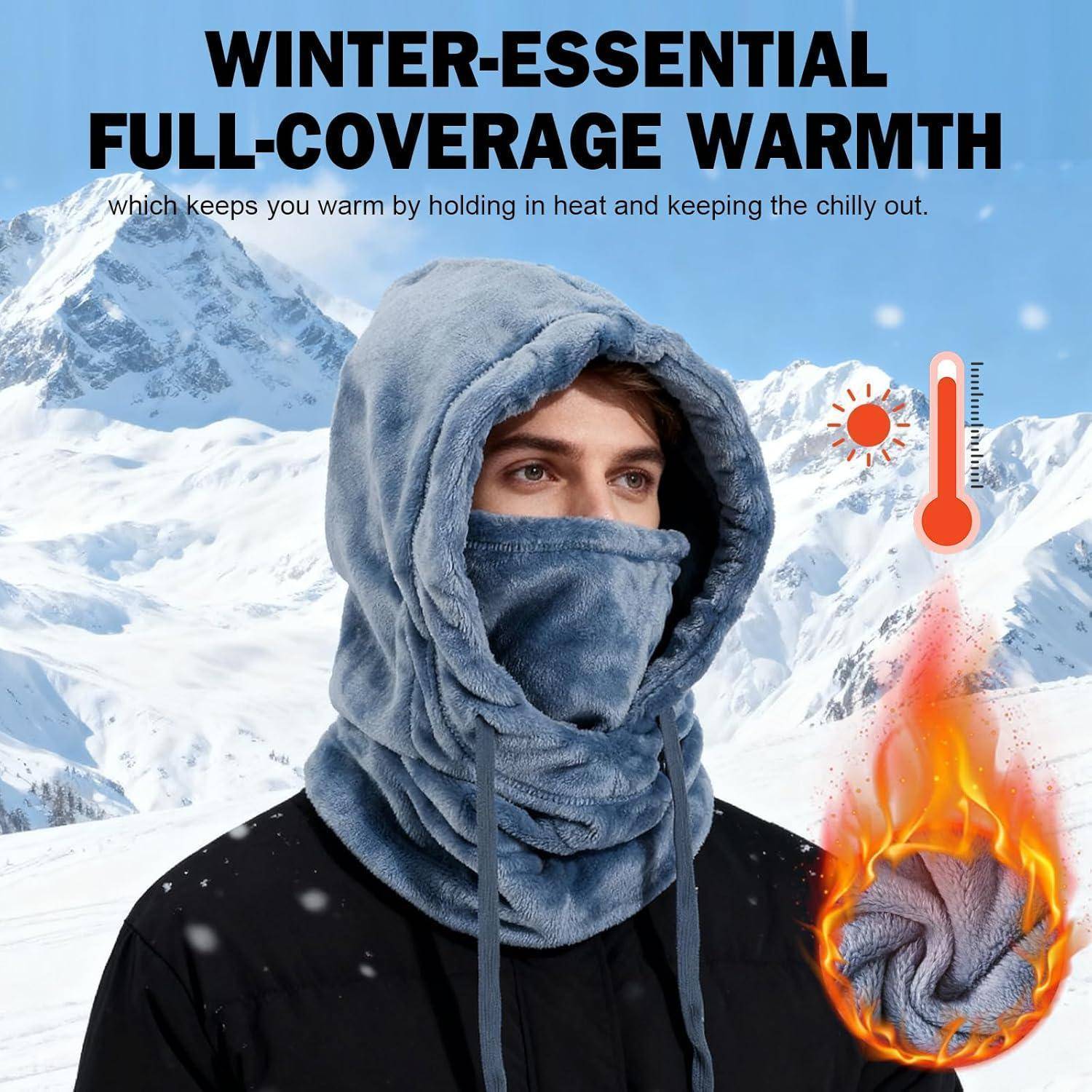 Anzeige für eine kuschelige Winterhaube und Gesichtsbedeckung in Blau, gezeigt an einer Person in verschneiten Bergen mit dem Text „WINTER-ESSENTIELL VOLLSTÄNDIGE WÄRMEISOLIERUNG