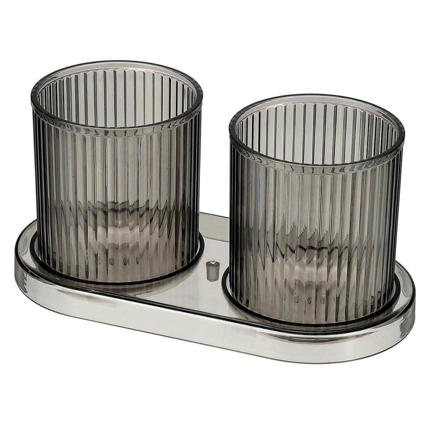 Doppelkerzenhalter mit zwei gerippten Räucherglas-Bechern auf verchromter Basis.