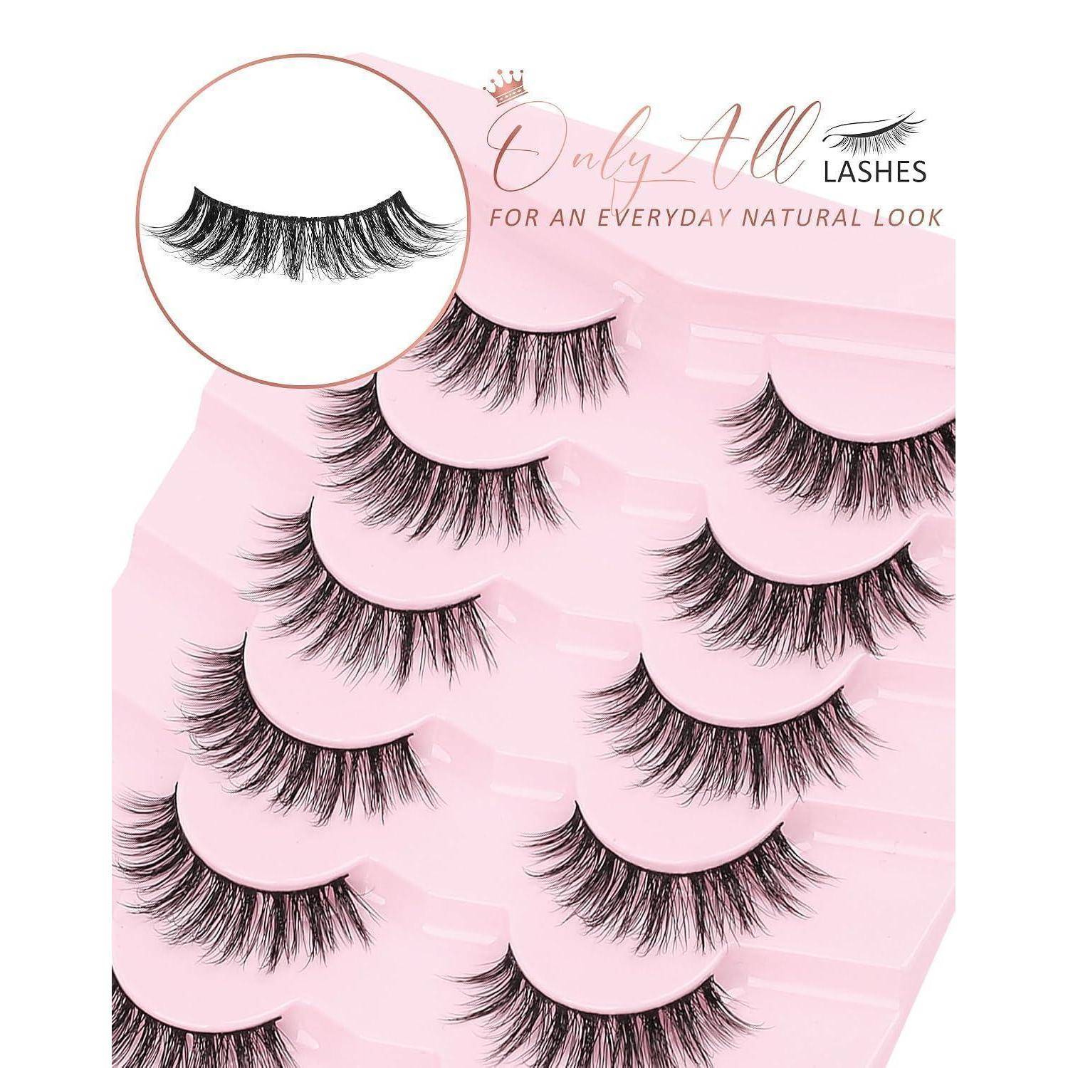 Rosa Verpackung mit sieben Paar künstlichen Wimpern und einer vergrößerten Detailaufnahme, mit der Beschriftung „Only All Lashes
