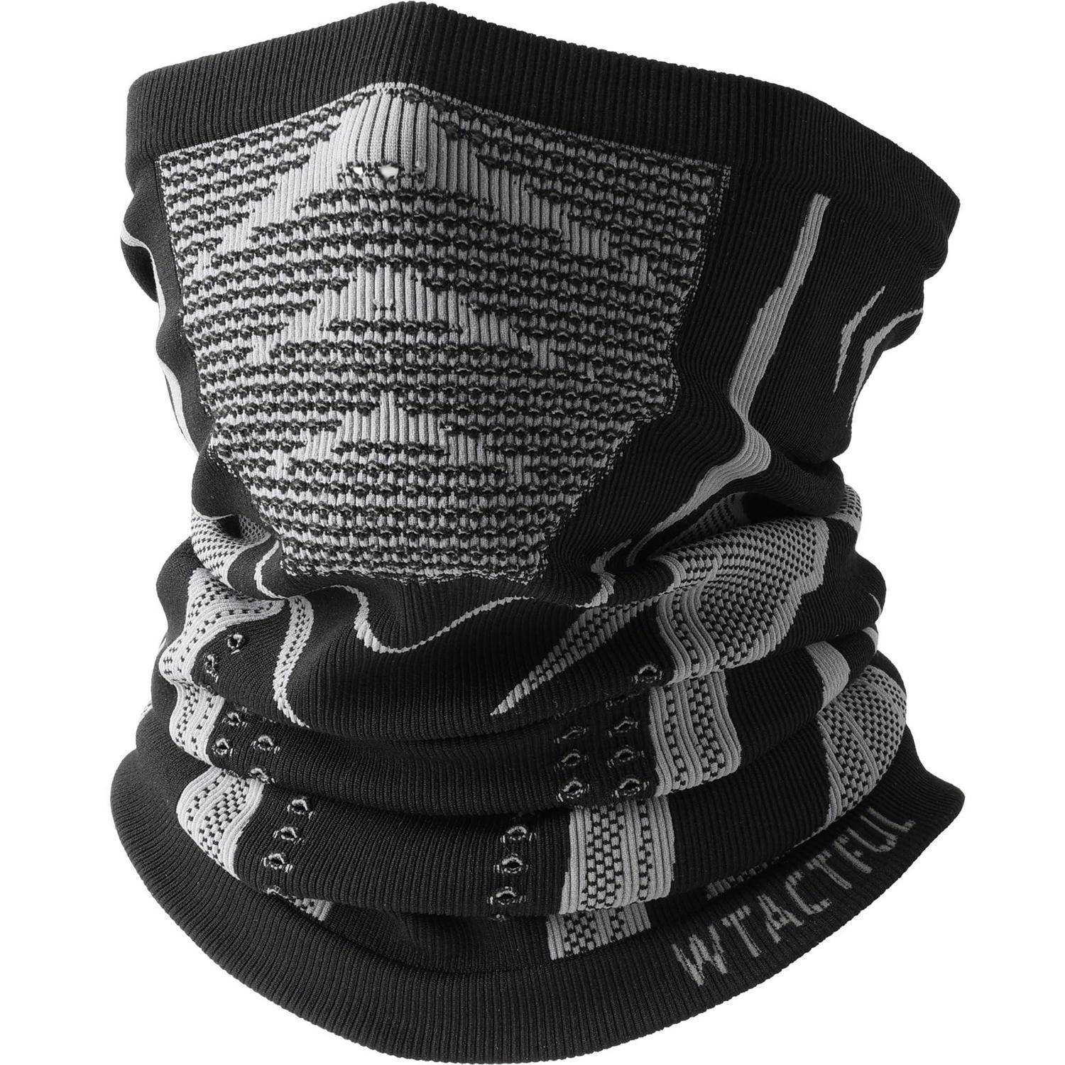 Schwarz-grauer gestrickter Nacken-Gaiter oder Gesichtsmaske mit gemustertem, geripptem Design auf weißem Hintergrund.