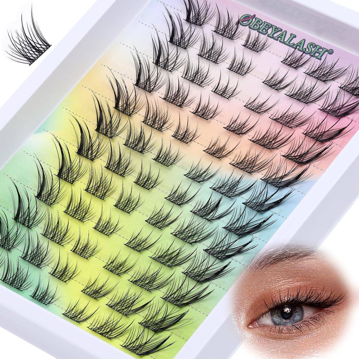 Präsentation von künstlichen Wimpernstreifen in verschiedenen Stilen und Längen auf einem Tablett mit Regenbogenverlauf, mit einer Nahaufnahme eines fertig gestylten Auges mit Wimpern.