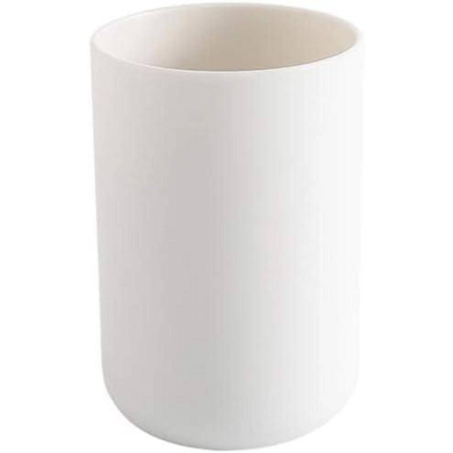 Weiße zylindrische Papiertasse auf weißem Hintergrund.