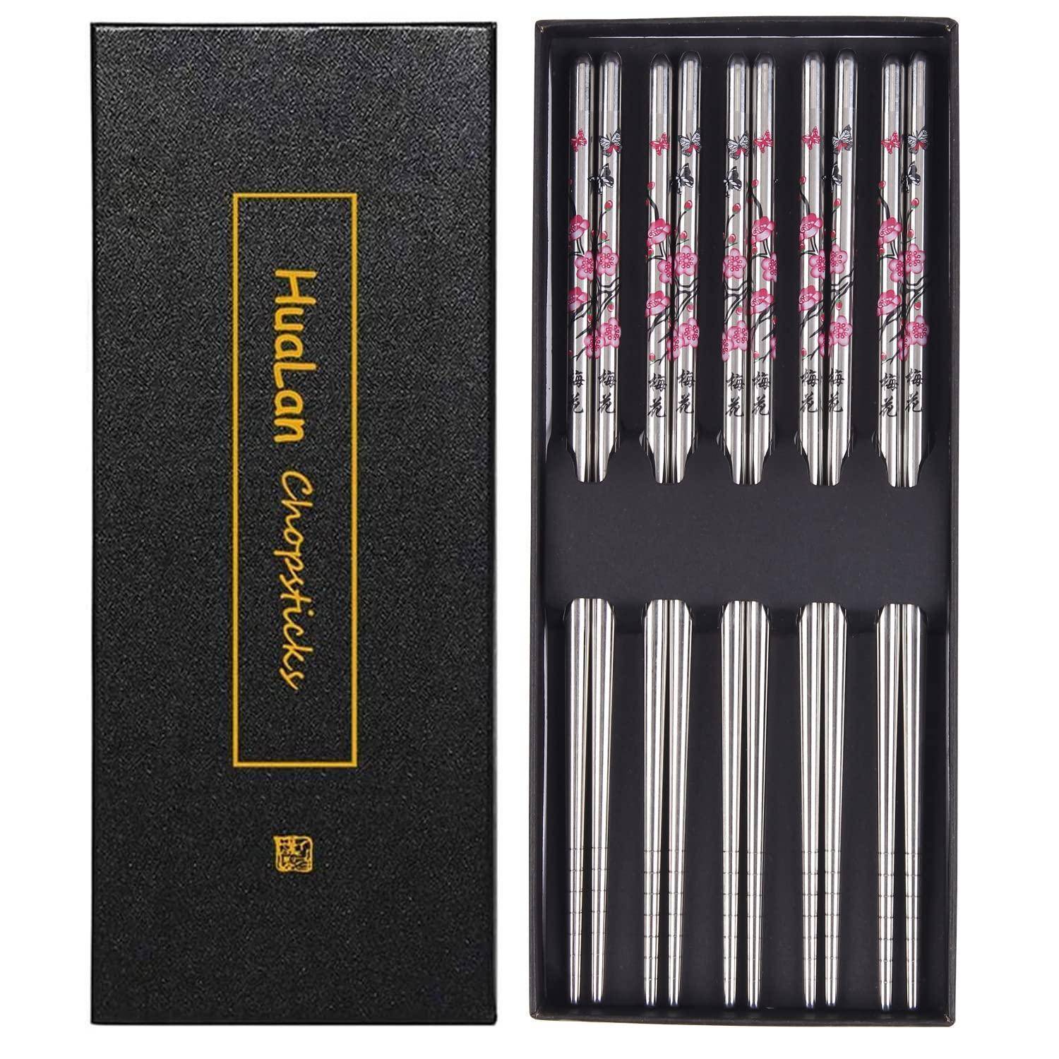 Offene schwarze Schachtel mit „HuaLan Chopsticks