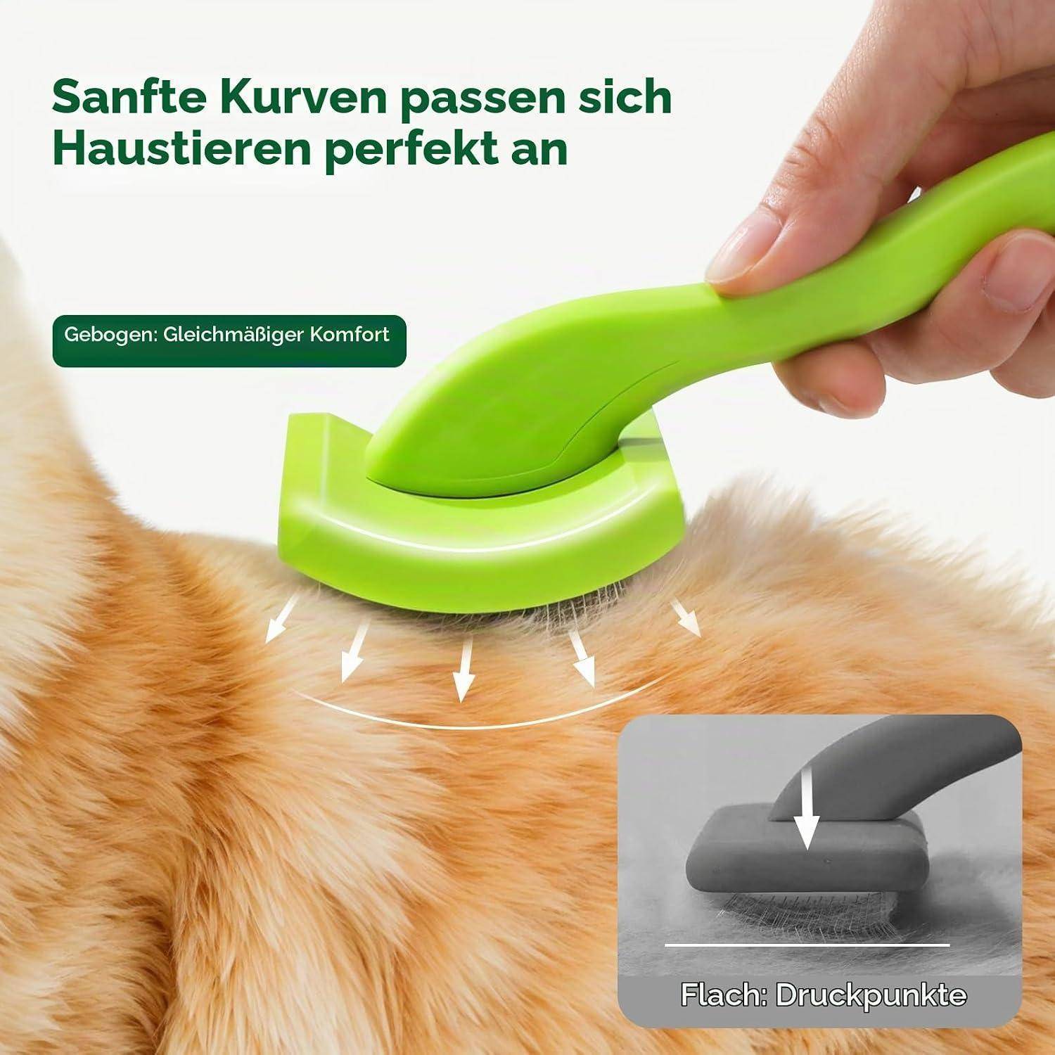 Grüne Haustierbürste mit Kurven, die sich dem Katzenkörper anpassen, gezeigt mit Pfeilen und Text „Gebogen: Gleichmäßiger Komfort