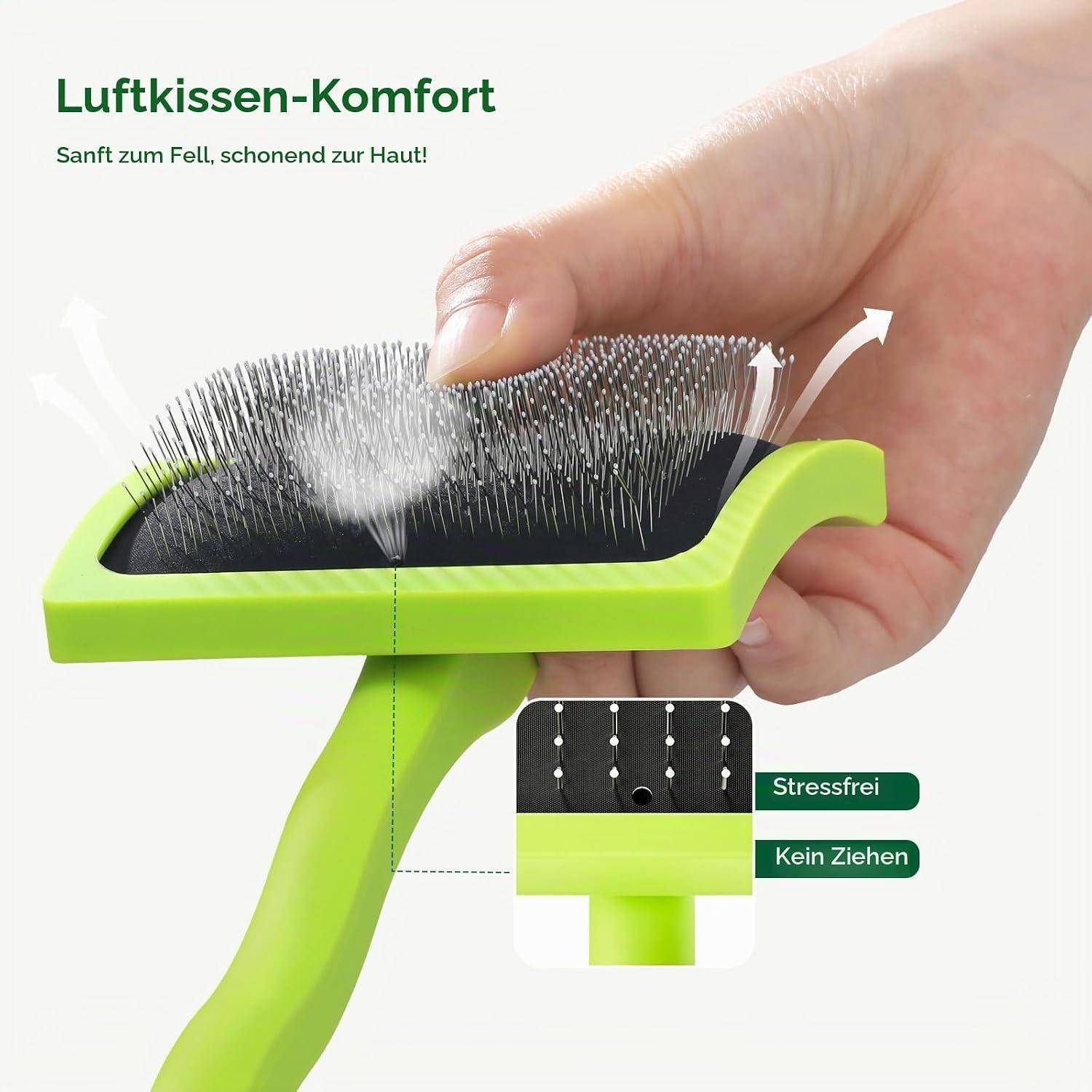 Hand mit einer limegrünen Haustierbürste mit dichten Borsten; deutscher Text sagt „Luftkissen-Komfort
