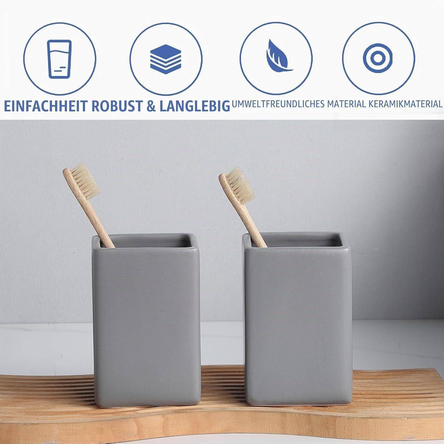 Zwei graue keramische Zahnbürstenhalter mit Bambuszahnbürsten auf einem Holzregal; Symbole und deutscher Text darüber fördern einfaches, langlebiges, umweltfreundliches Keramikmaterial.