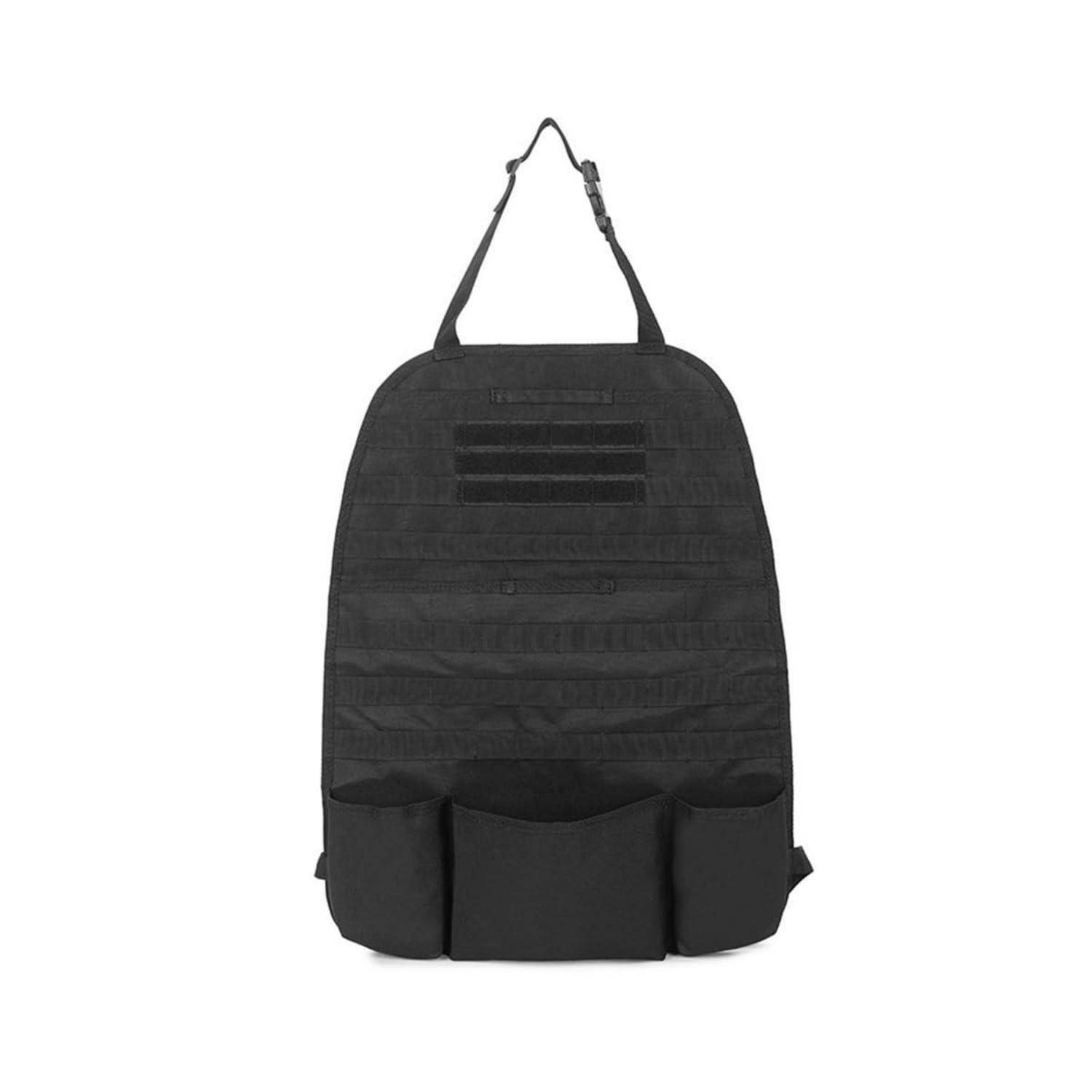 Schwarzer taktischer Rucksack mit Schultergurt, vorderer MOLLE-Webbing-Ausführung und drei unteren Taschen auf weißem Hintergrund.