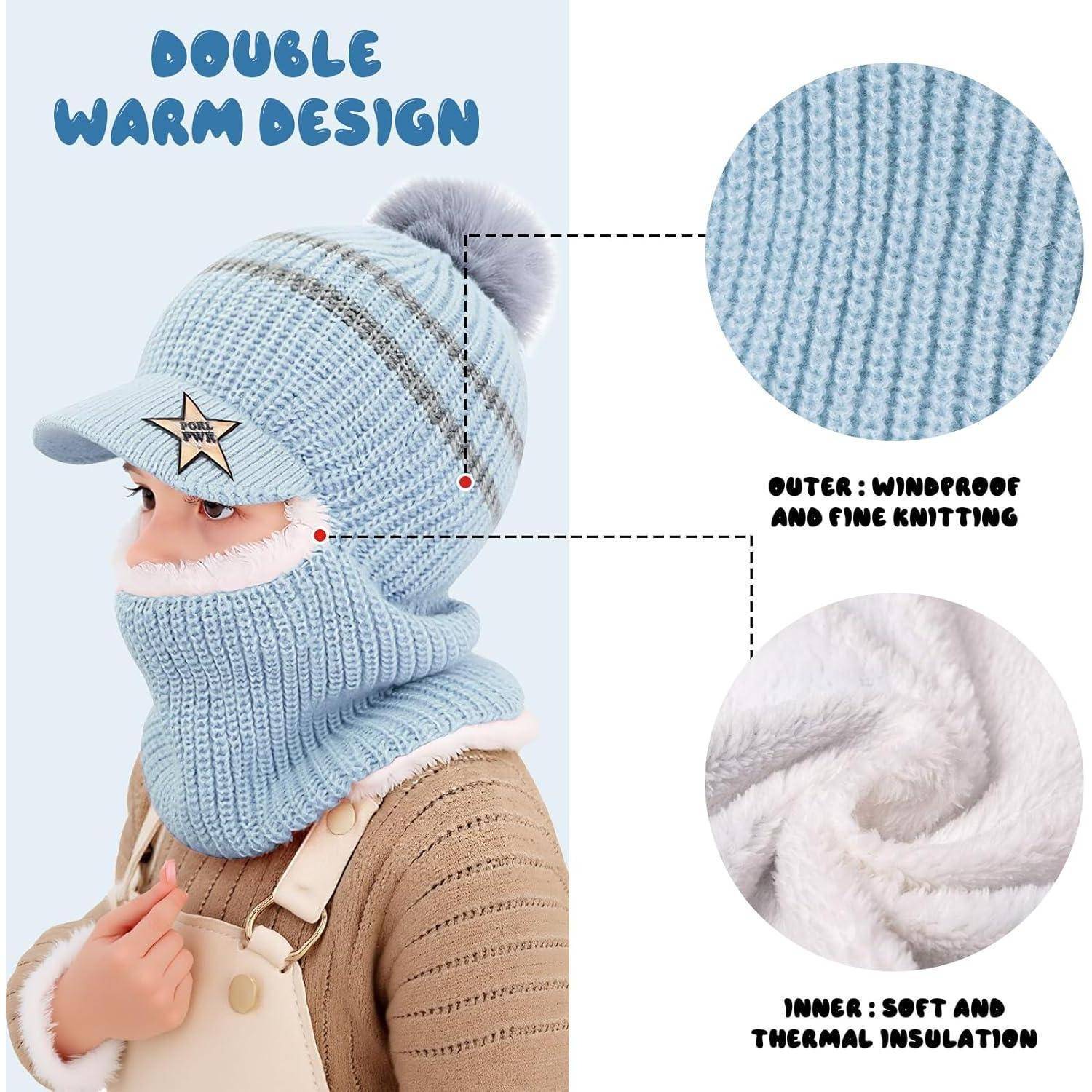 Kind mit einer hellblauen Strickmütze und passendem Gesichtswärmer, beschriftet mit „DOUBLE WARM DESIGN