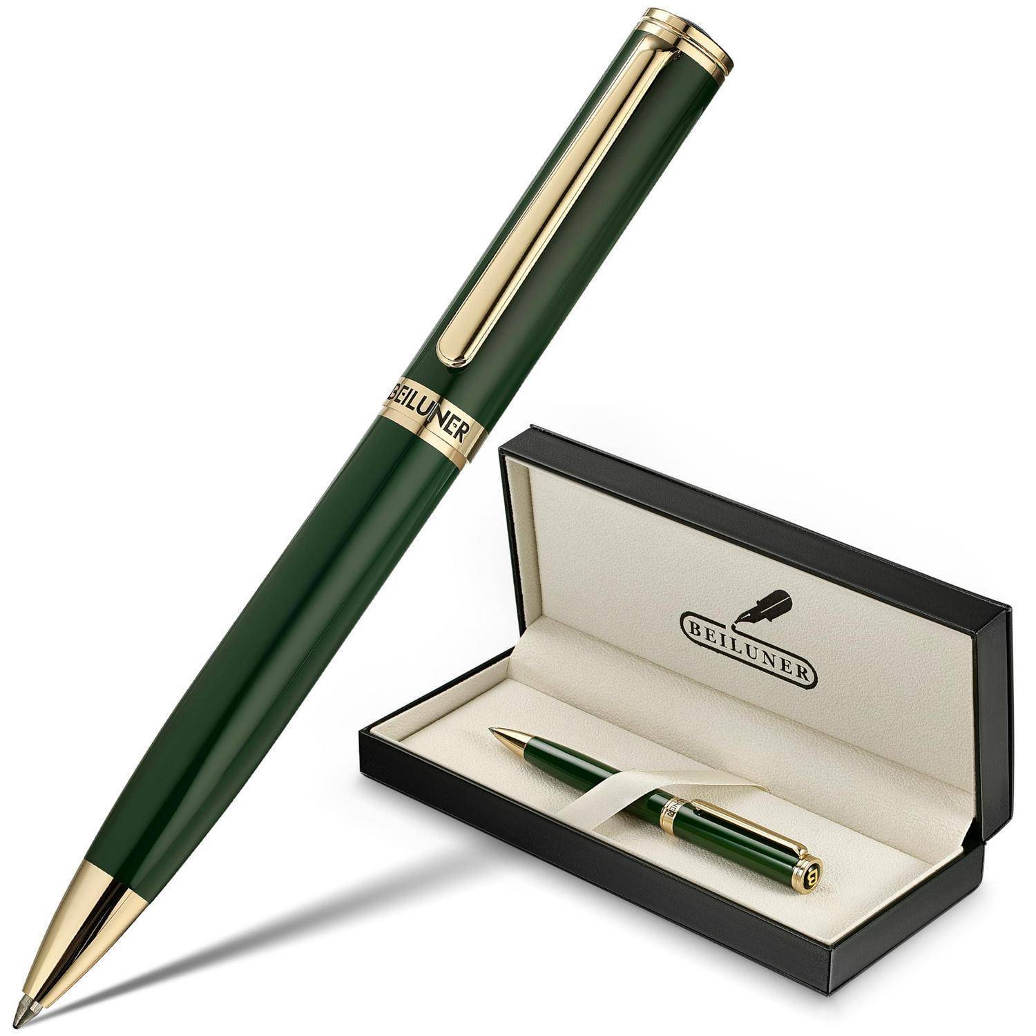 Grüner und goldener Luxus-Kugelschreiber neben einer offenen Präsentationsbox mit einem passenden Stift, mit der Marke „BELLUNER
