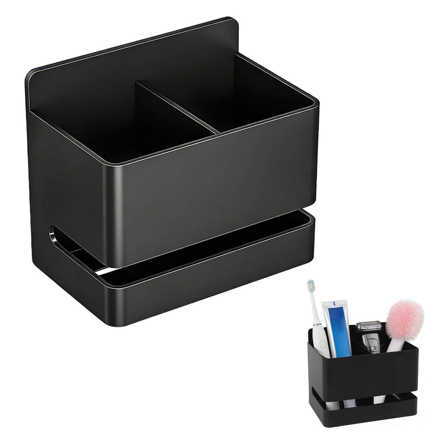 Schwarzer Badezimmer-Arbeitsplattenvorganizer mit zwei offenen Fächern und einem unteren Tablett, gezeigt mit Toilettenartikeln wie einer Zahnbürste, einem Rasierer und einer Bürste.