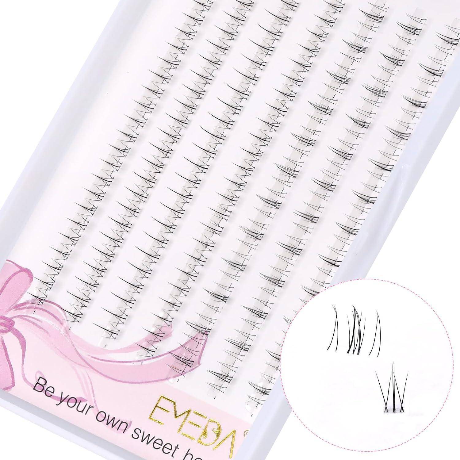 Packung mit künstlichen Wimpern in Reihen auf einem weißen Tablett, mit einem rosa Etikett mit der Aufschrift „Be your own sweet heart
