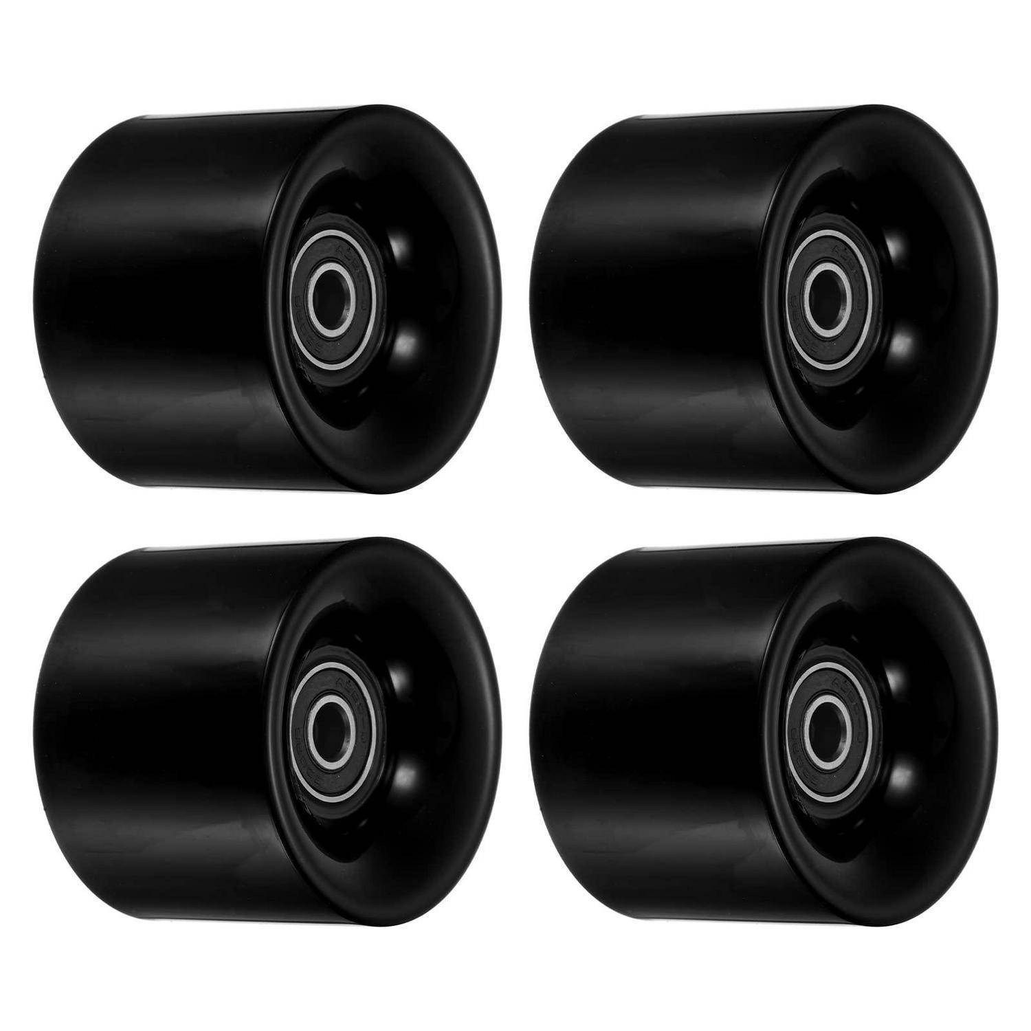 Vier schwarze Skateboard-Räder in einer 2x2-Anordnung auf weißem Hintergrund.