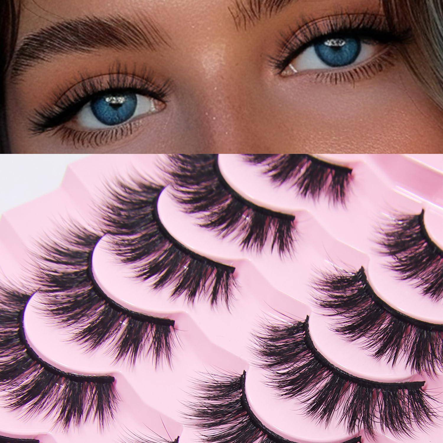 Nahaufnahme von blauen Augen mit langen künstlichen Wimpern, gezeigt über einer Auswahl mehrerer schwarzer Wimpernstreifen auf rosa Verpackung.